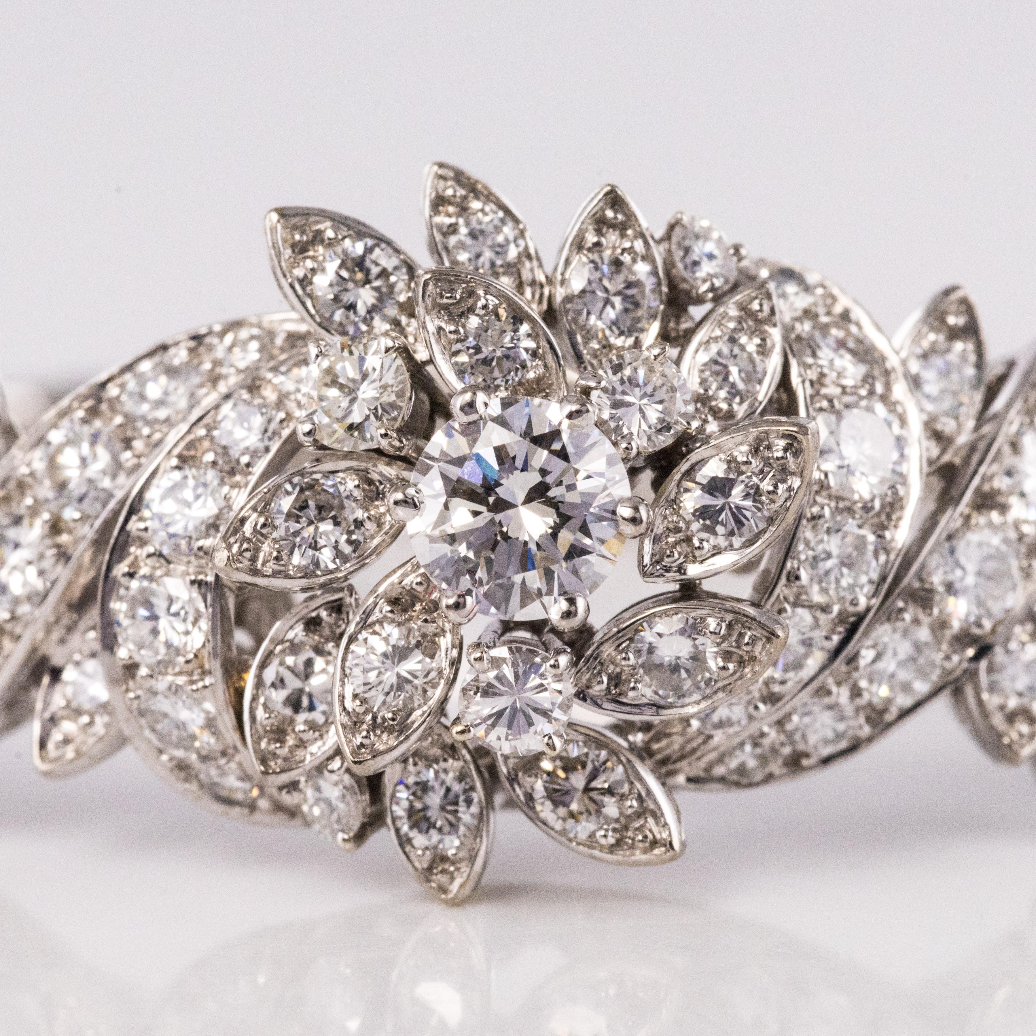 Bracelet franais des annes 1960 en or blanc 18 carats avec diamants de 4,40 carats en vente 5