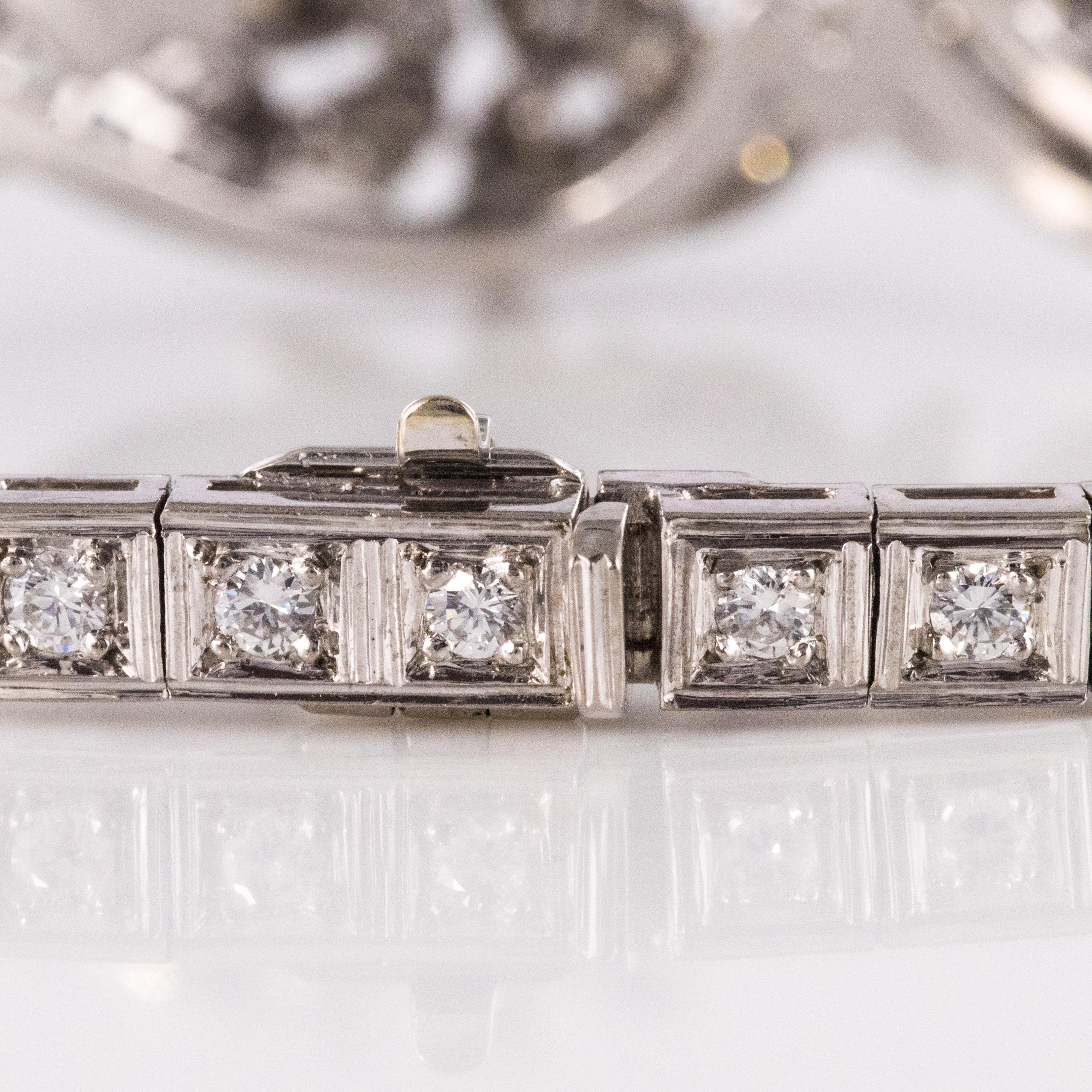 Bracelet franais des annes 1960 en or blanc 18 carats avec diamants de 4,40 carats en vente 11