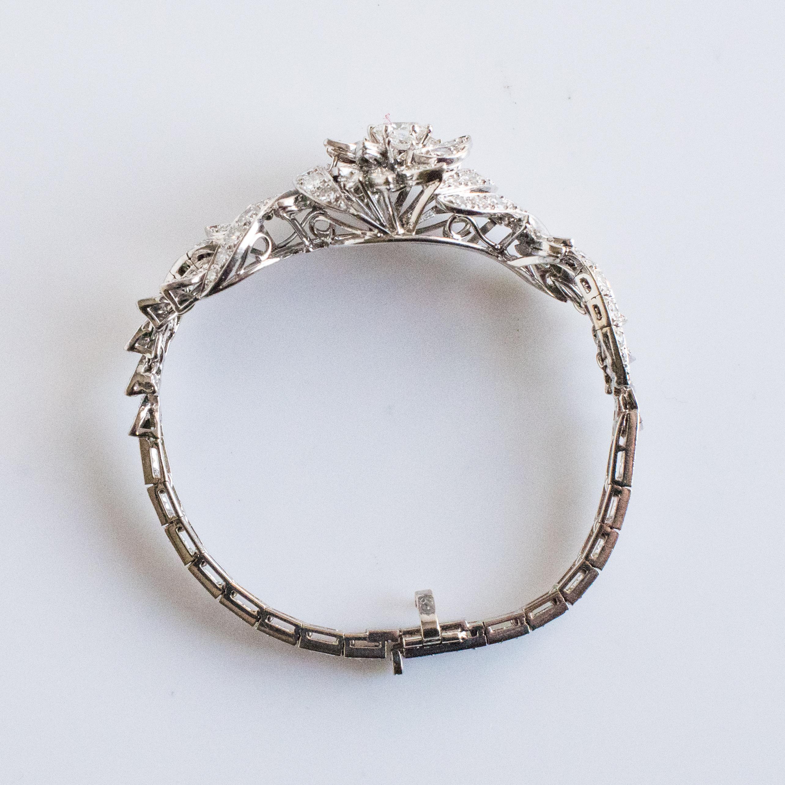Bracelet franais des annes 1960 en or blanc 18 carats avec diamants de 4,40 carats en vente 12