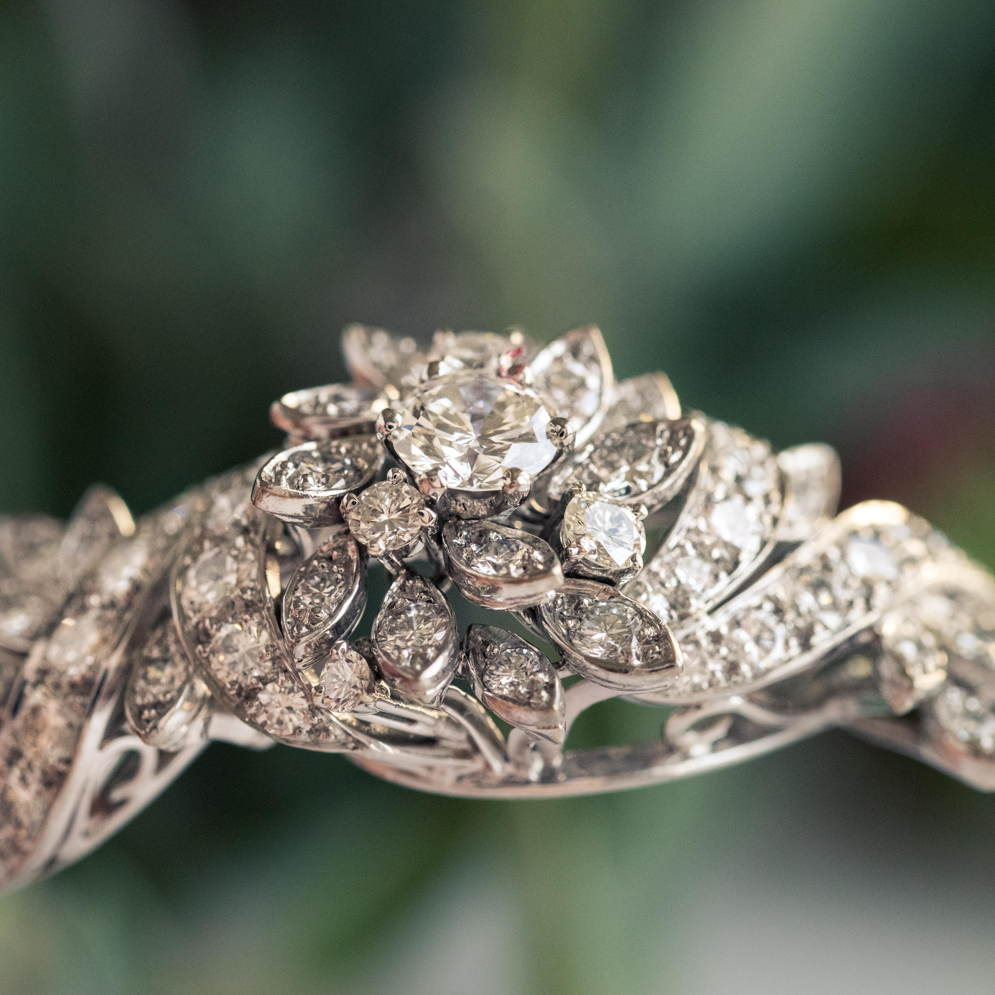 Bracelet franais des annes 1960 en or blanc 18 carats avec diamants de 4,40 carats en vente 3