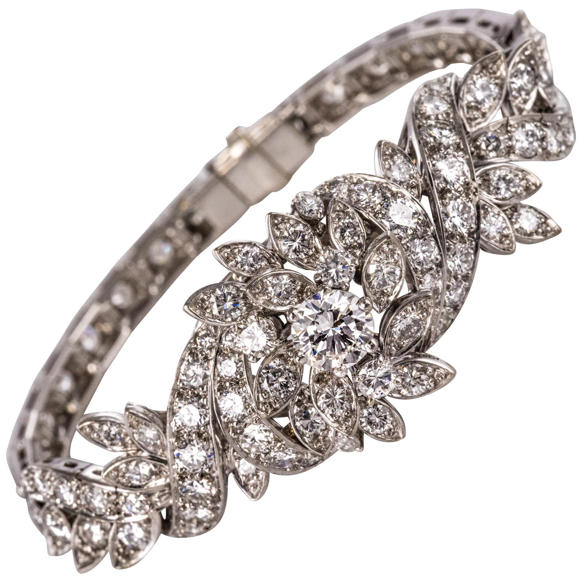 Bracelet franais des annes 1960 en or blanc 18 carats avec diamants de 4,40 carats en vente