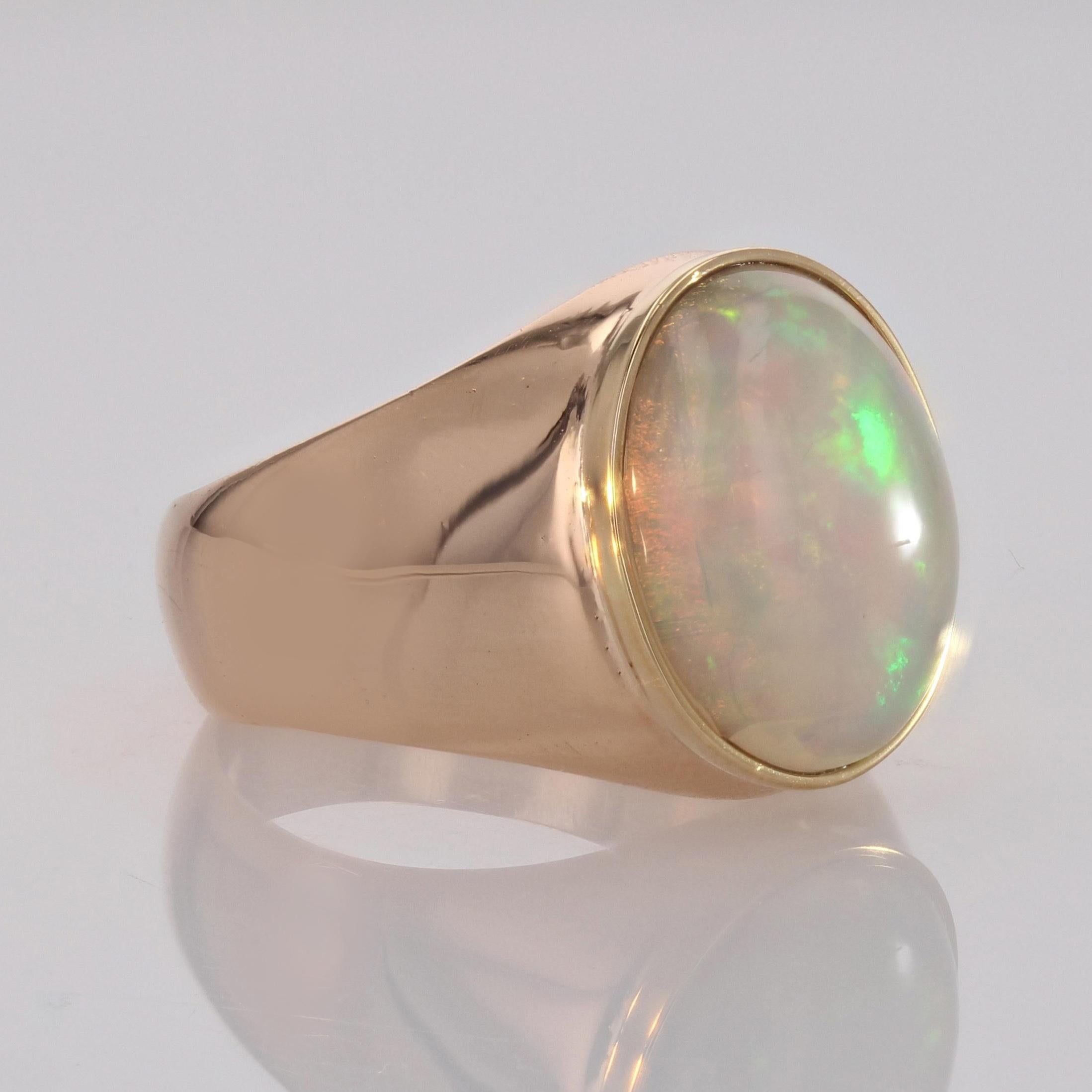 French 1960s 4.75 Carats Opal 18 Karat Yellow Gold Retro Bangle Ring For Sale 5