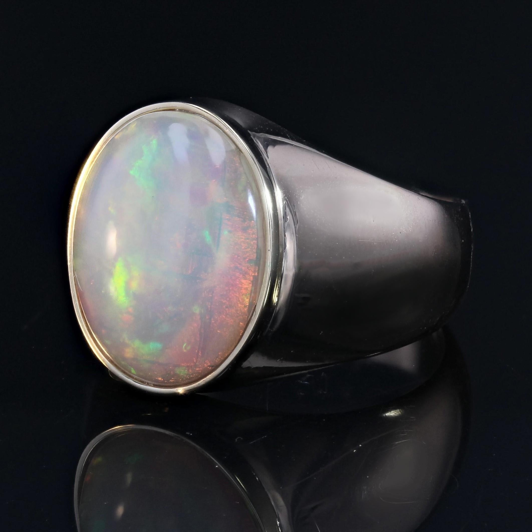 French 1960s 4.75 Carats Opal 18 Karat Yellow Gold Retro Bangle Ring For Sale 2