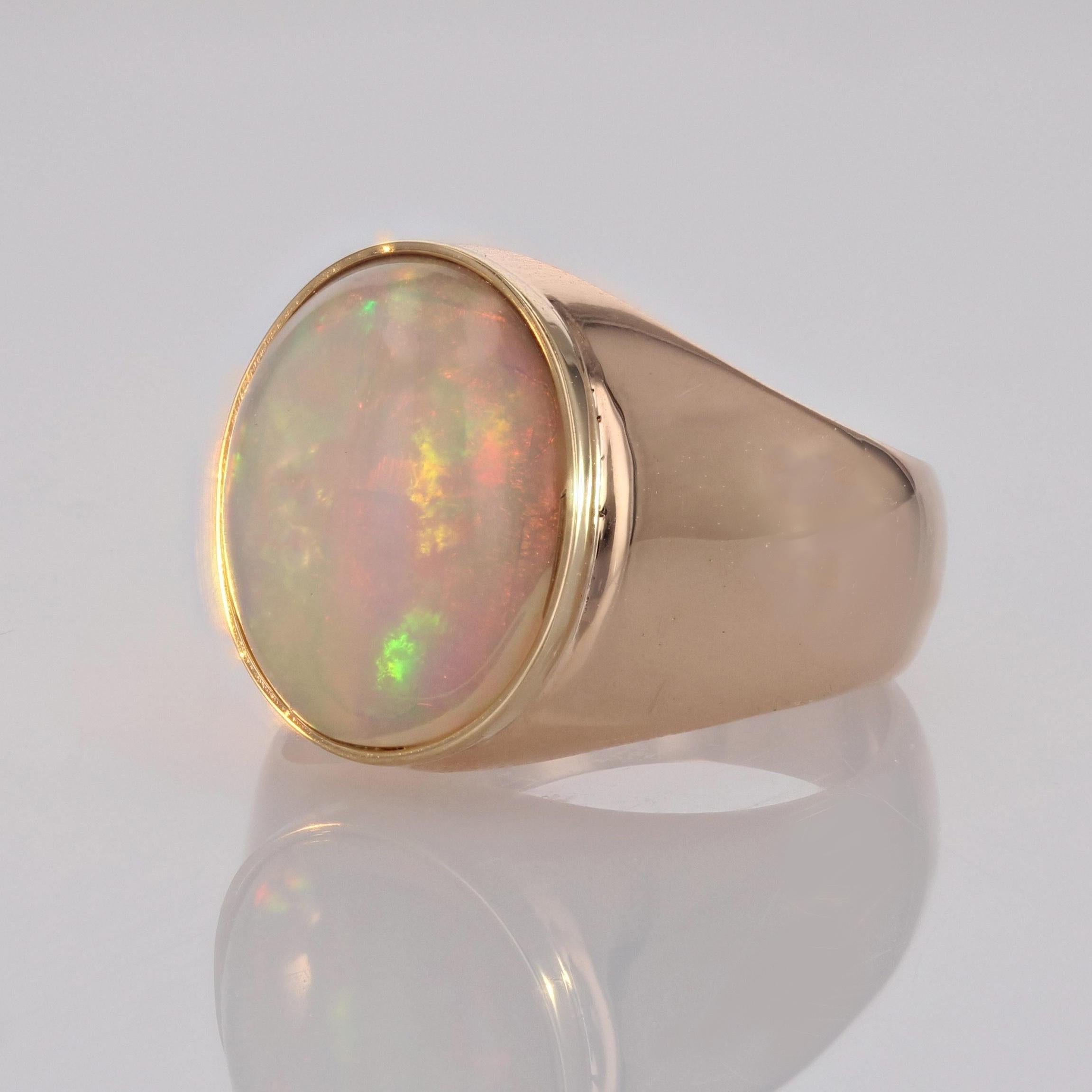 French 1960s 4.75 Carats Opal 18 Karat Yellow Gold Retro Bangle Ring For Sale 3