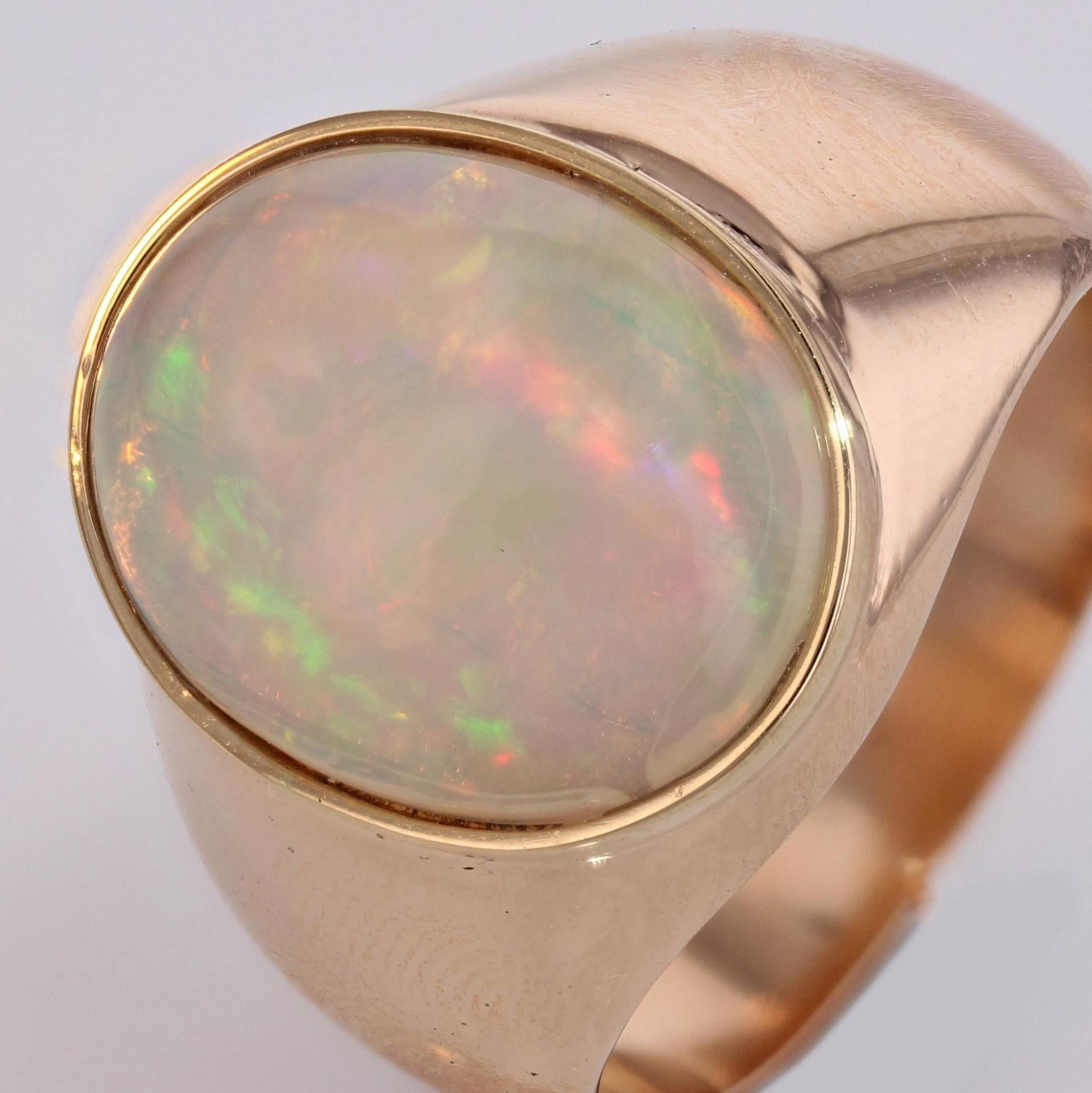 French 1960s 4.75 Carats Opal 18 Karat Yellow Gold Retro Bangle Ring For Sale 4