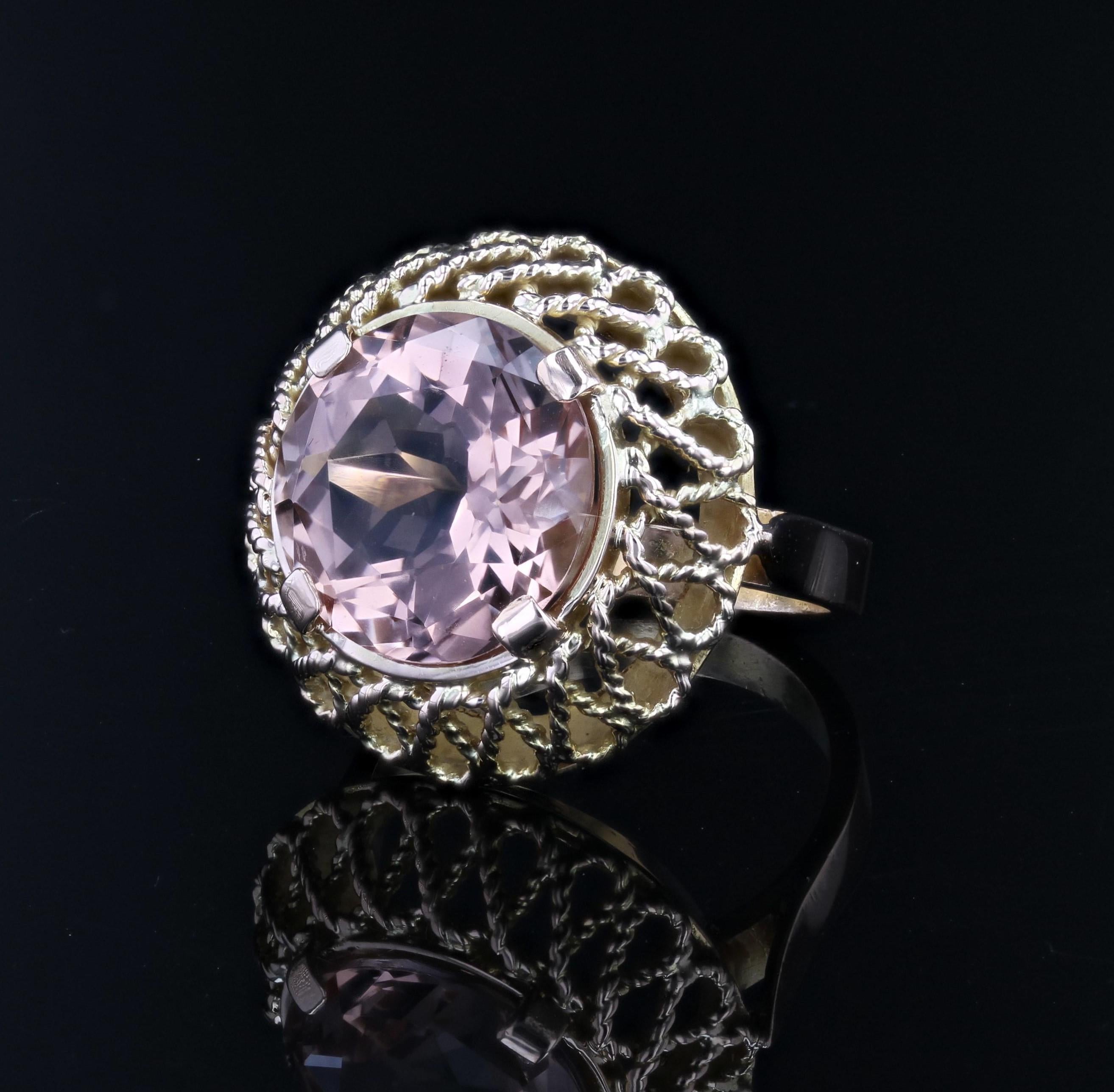 French 1960s 5.42 Carat Morganite 18 Karat Rose Gold Retro Ring For Sale 3