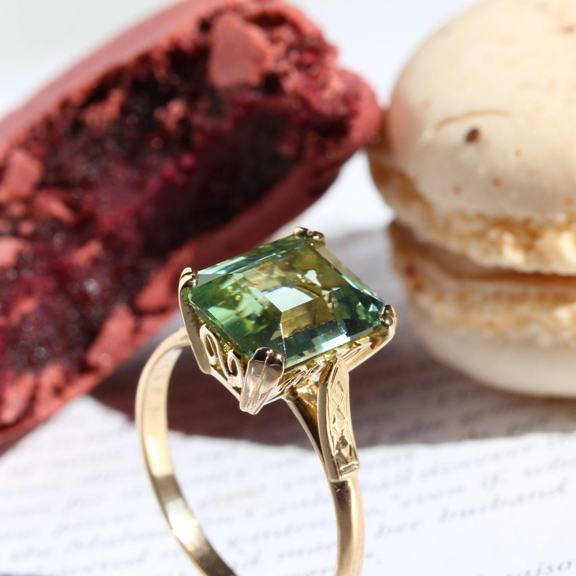 French 1960s 5.82 Carat Watermint Tourmaline 18 Karat Yellow Gold Ring For Sale 10