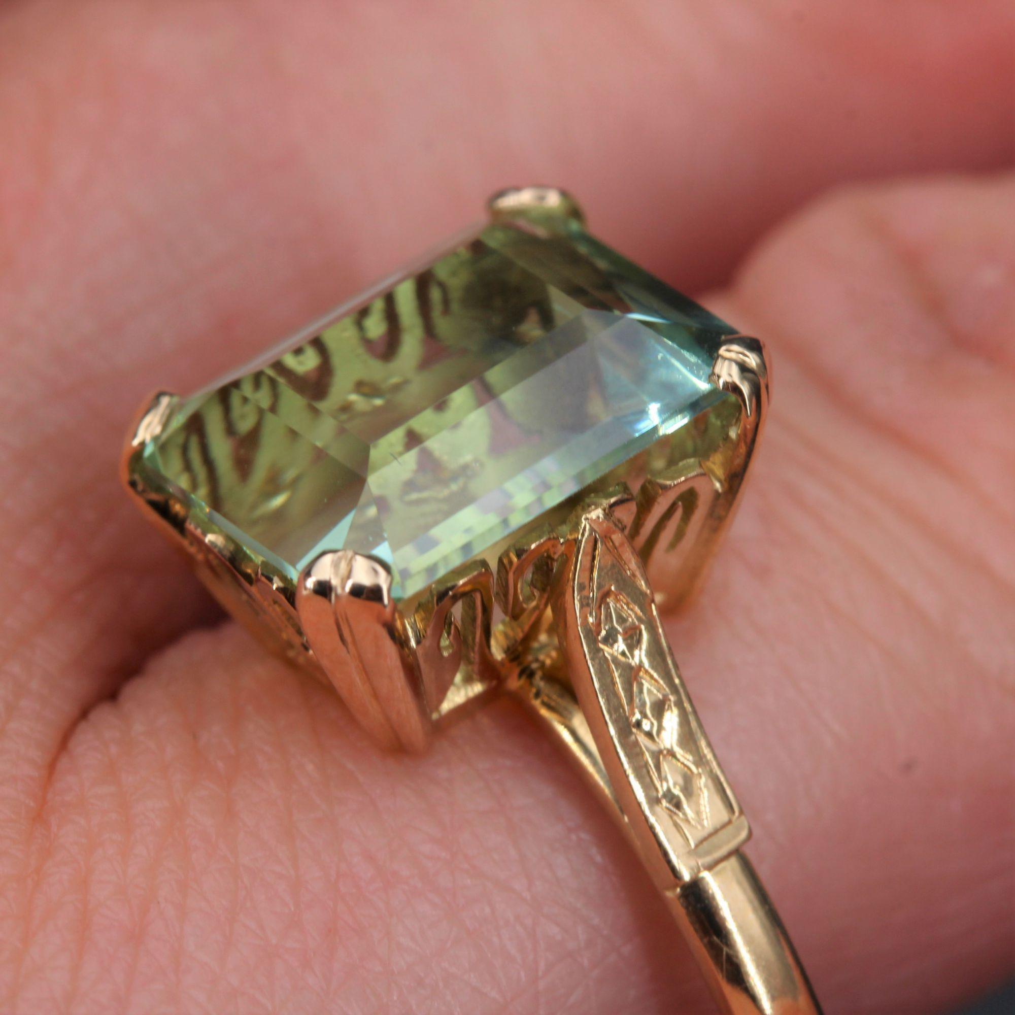 French 1960s 5.82 Carat Watermint Tourmaline 18 Karat Yellow Gold Ring For Sale 6