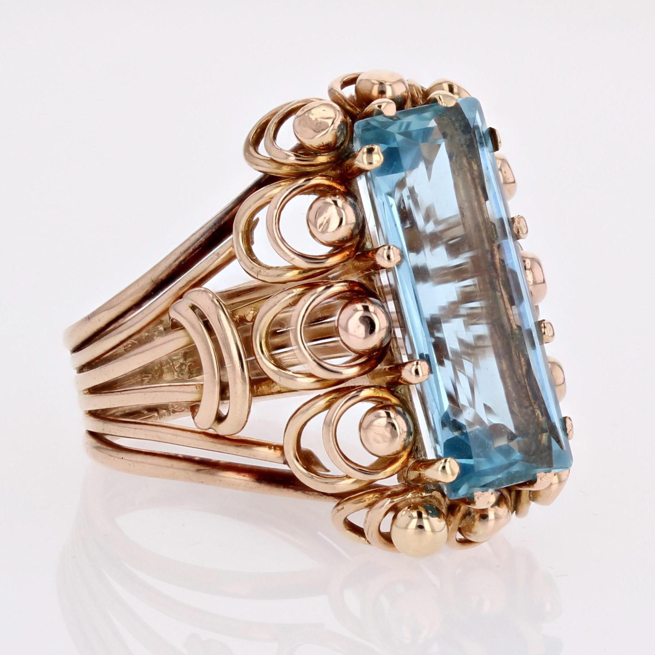 Bague cocktail française des années 1960 en or rose 18 carats avec aigue-marine de 6,20 carats en vente 5