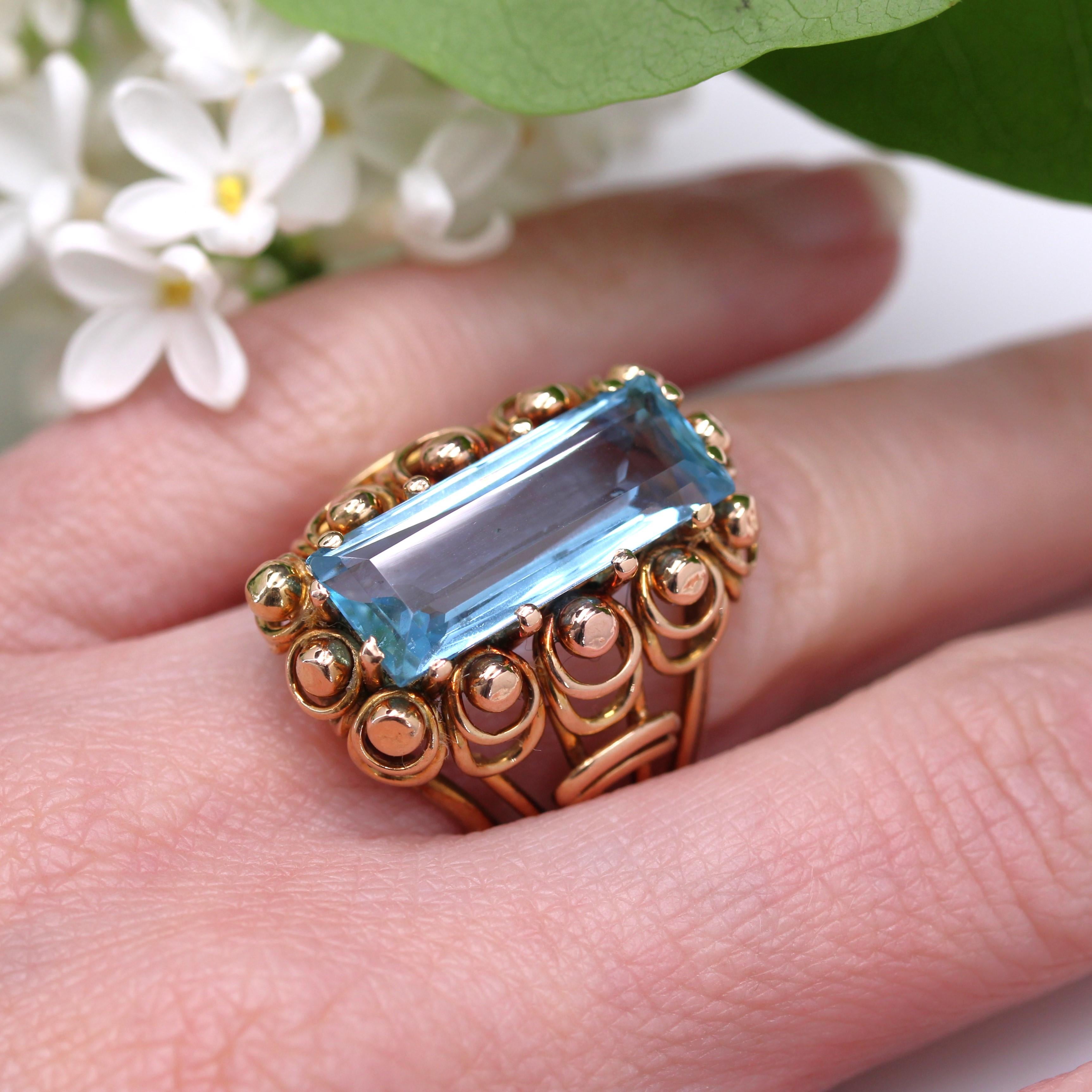 French 1960s 6.20 Carats Aquamarine 18 Karat Rose Gold Cocktail Ring For Sale 7