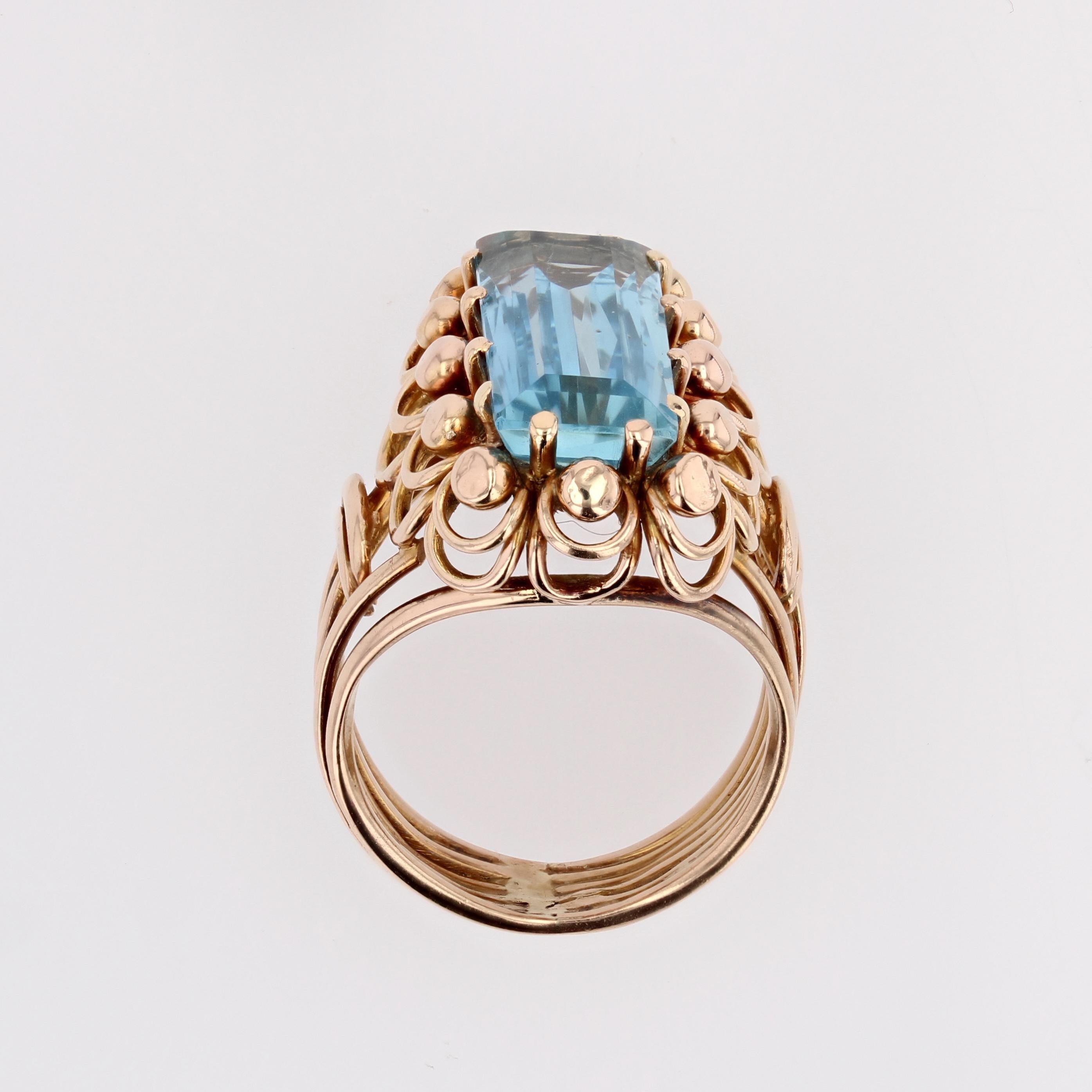 French 1960s 6.20 Carats Aquamarine 18 Karat Rose Gold Cocktail Ring For Sale 12