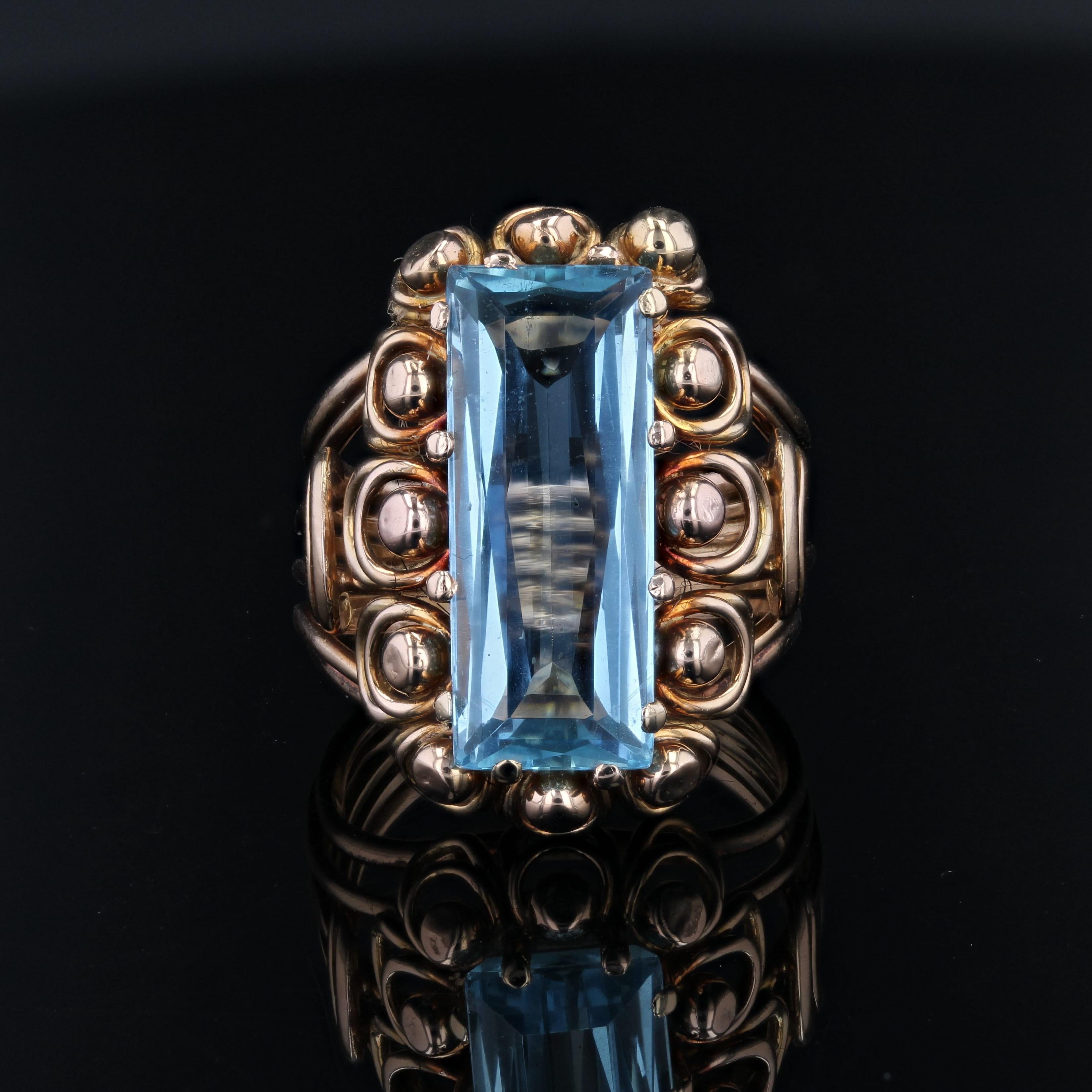 French 1960s 6.20 Carats Aquamarine 18 Karat Rose Gold Cocktail Ring In Good Condition For Sale In Poitiers, FR