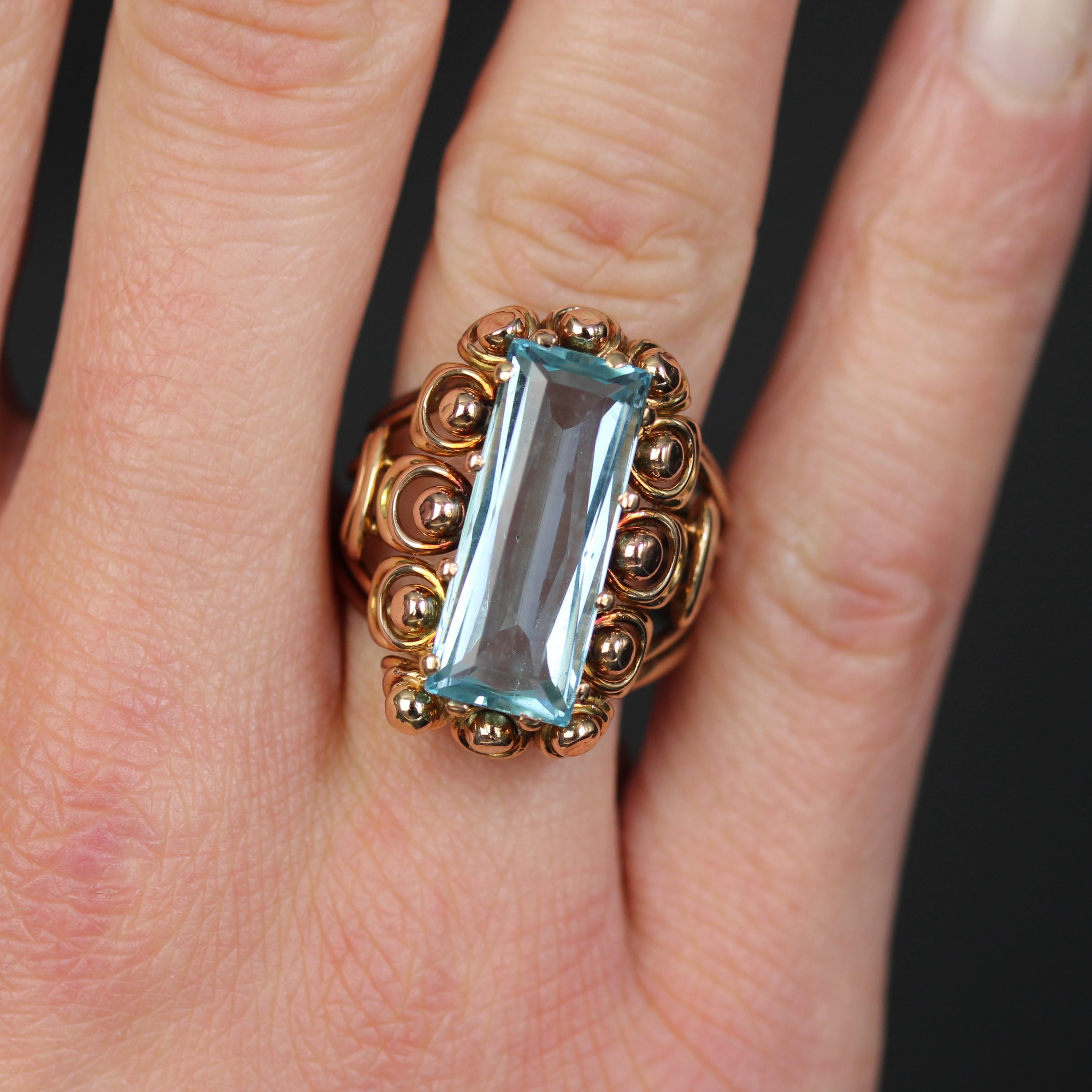 Women's French 1960s 6.20 Carats Aquamarine 18 Karat Rose Gold Cocktail Ring For Sale