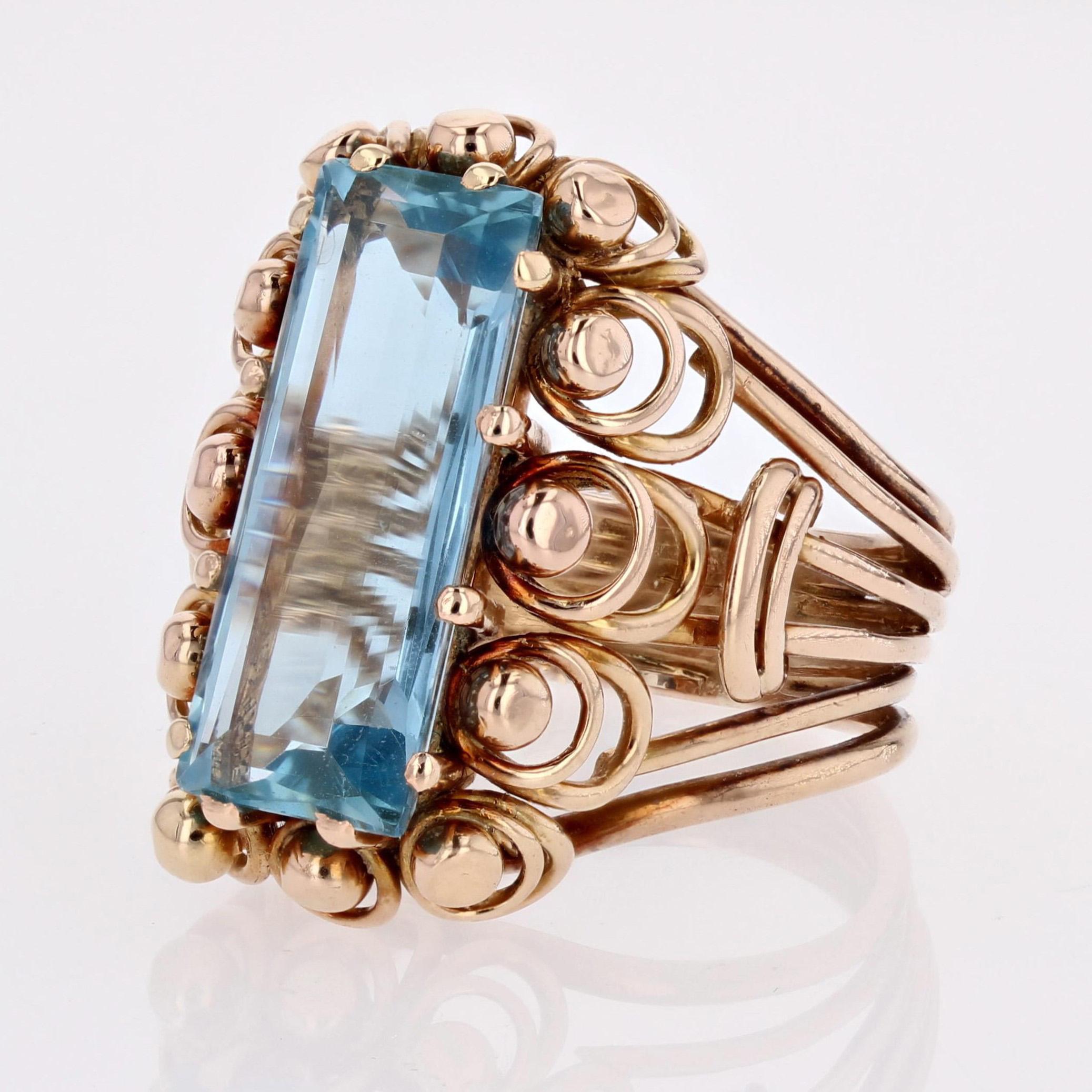 Bague cocktail française des années 1960 en or rose 18 carats avec aigue-marine de 6,20 carats en vente 2