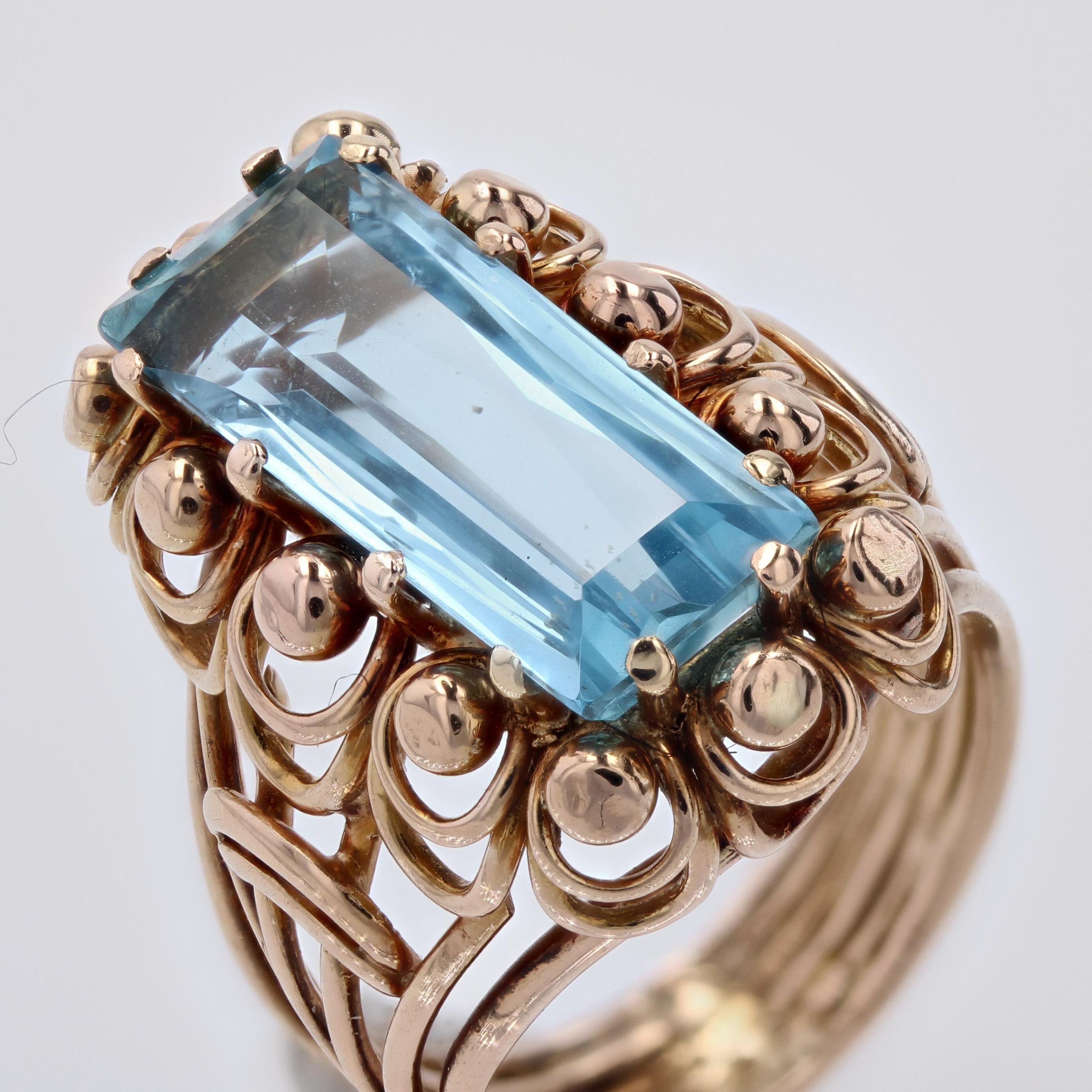 Bague cocktail française des années 1960 en or rose 18 carats avec aigue-marine de 6,20 carats en vente 3