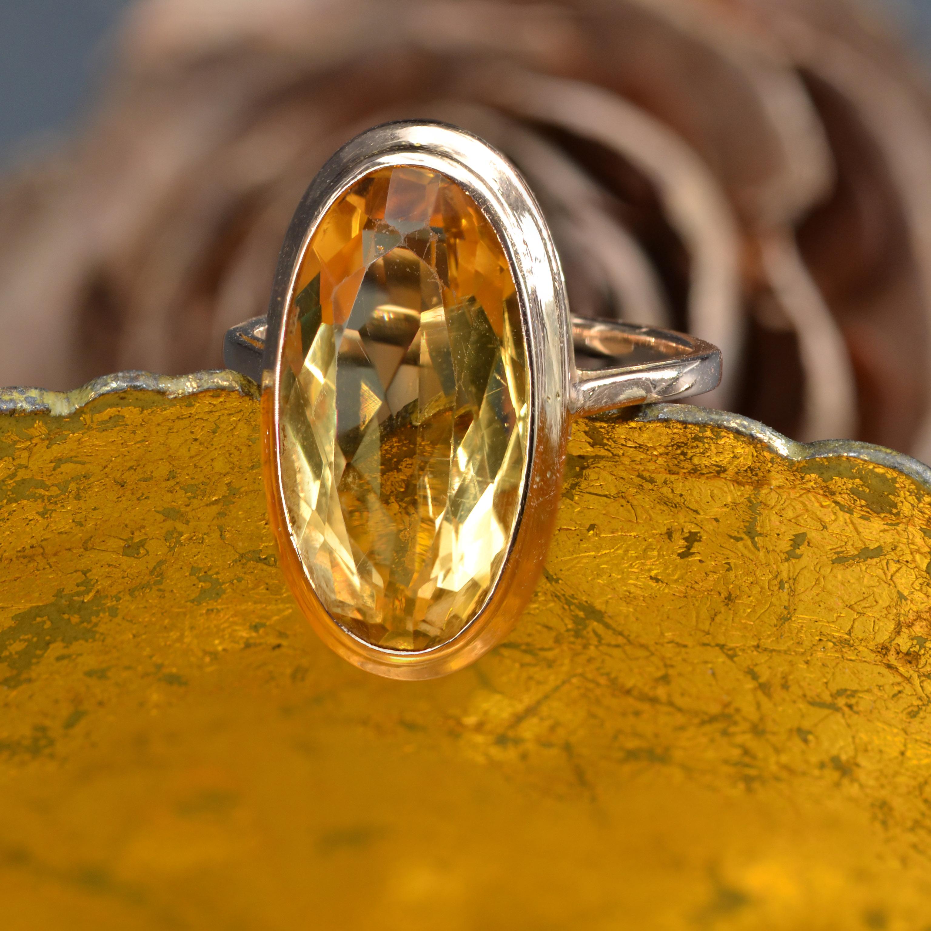 Oval Cut French 1960s 6, 50 Carat Citrine 18 Karat Yellow Gold Marquise Shape Ring For Sale