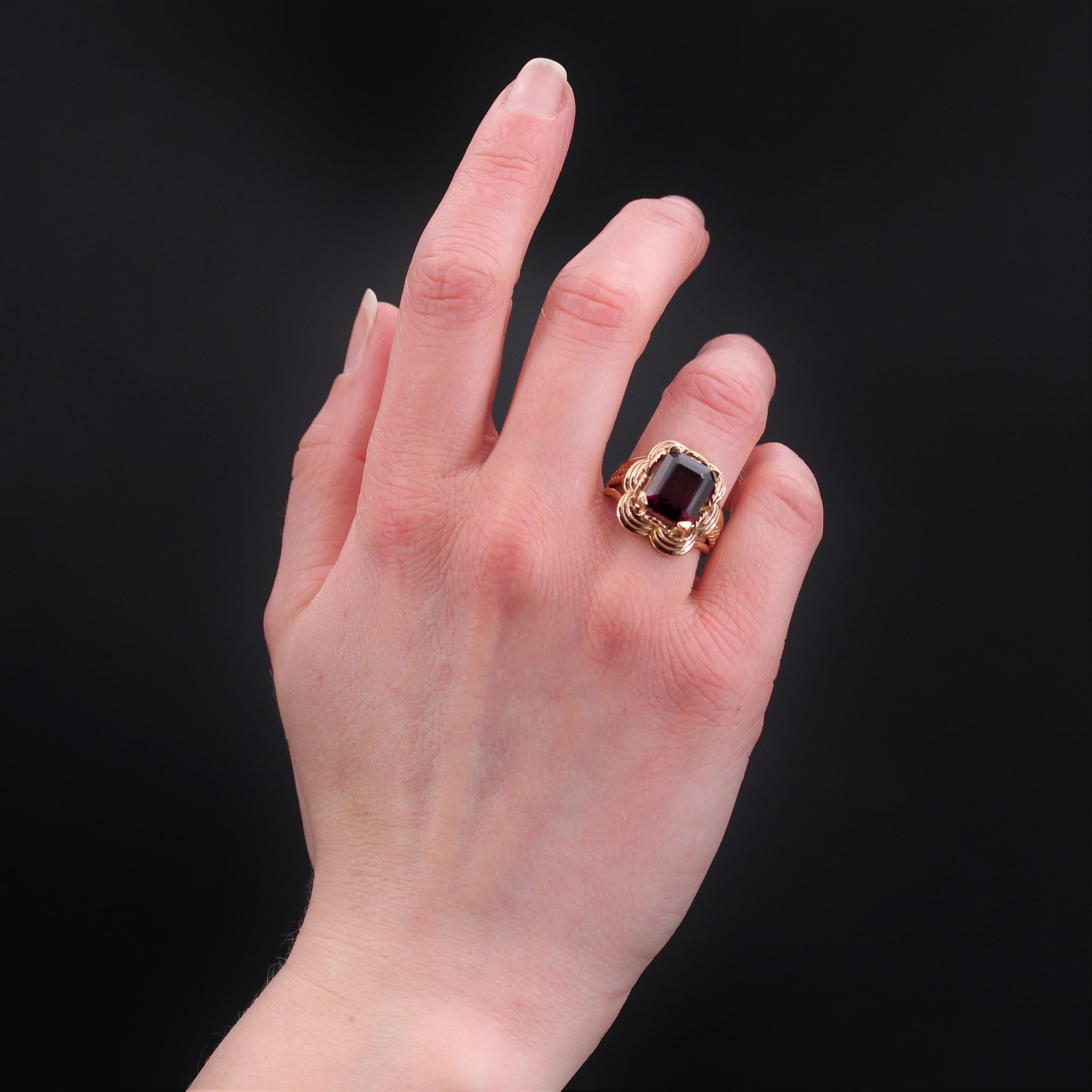 Retro French 1960s 7.37 Carat Rhodolite Garnet 18 Karat Rose Gold Ring For Sale