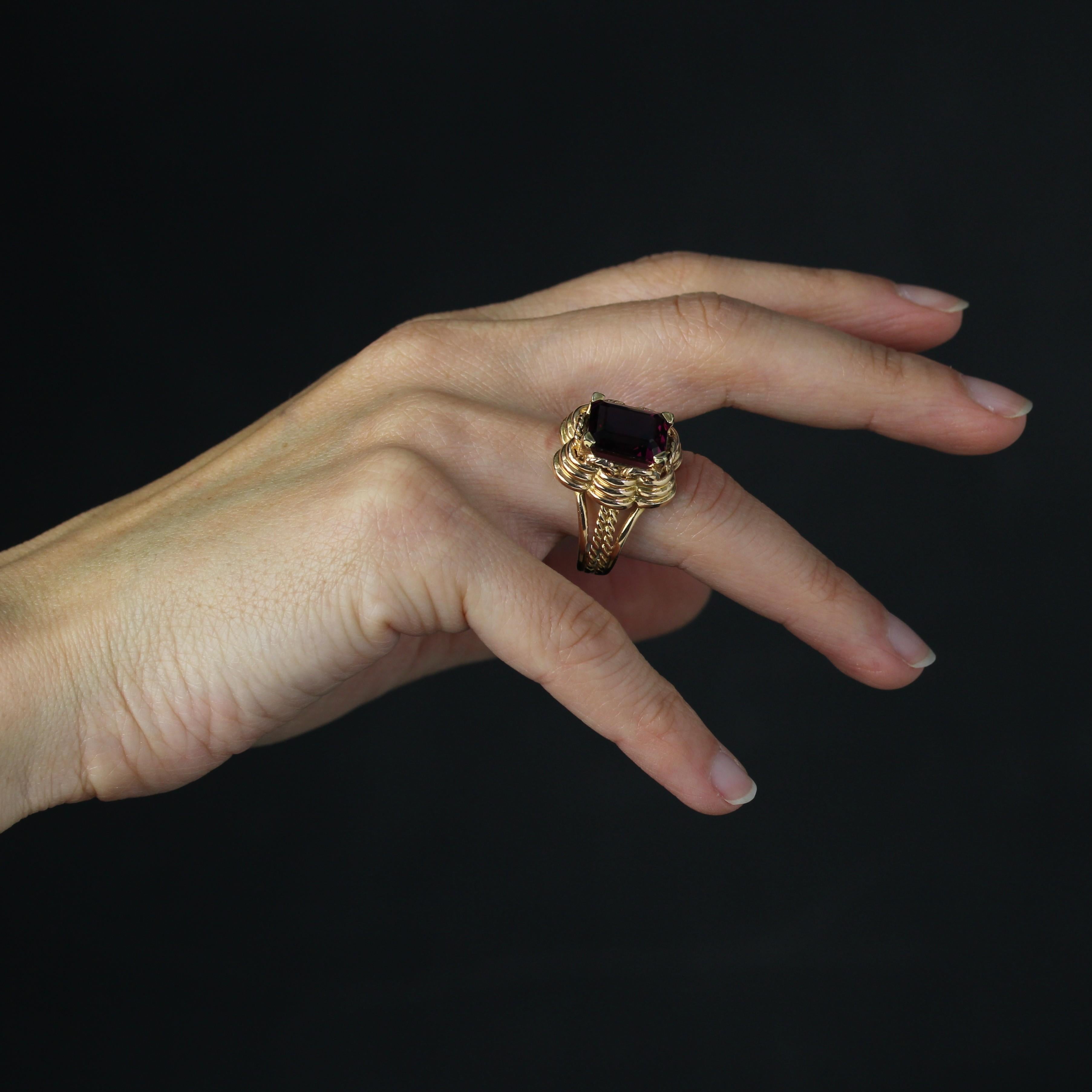 Taille émeraude Bague française en or rose 18 carats avec grenat rhodolite de 7,37 carats, années 1960