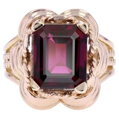 Anello francese del 1960 con granato di rodolite da 7,37 carati in oro rosa 18 carati