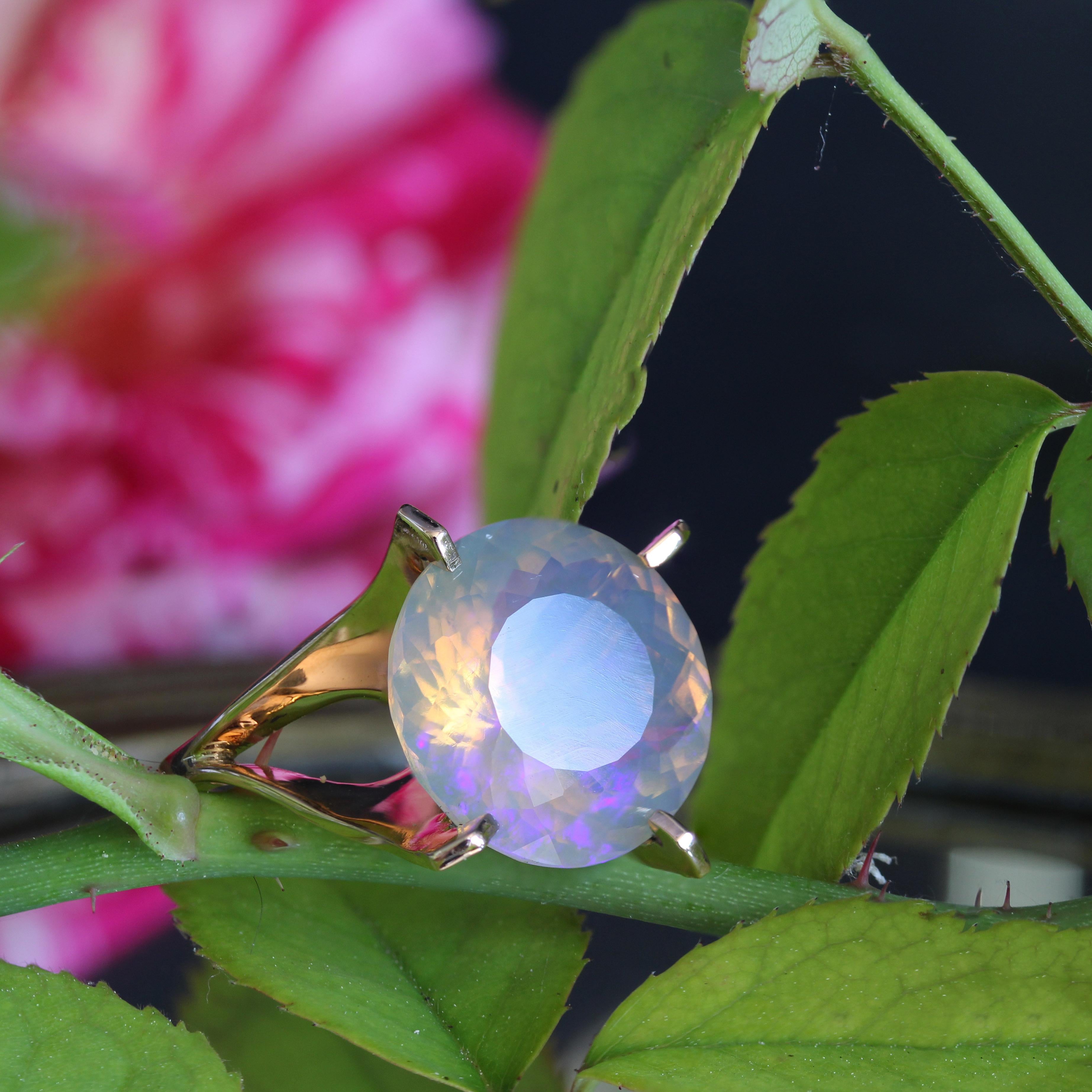 French 1960s 8.08 Carats Purple Jelly Opal 18 K Rose Gold Retro Cocktail Ring For Sale 8