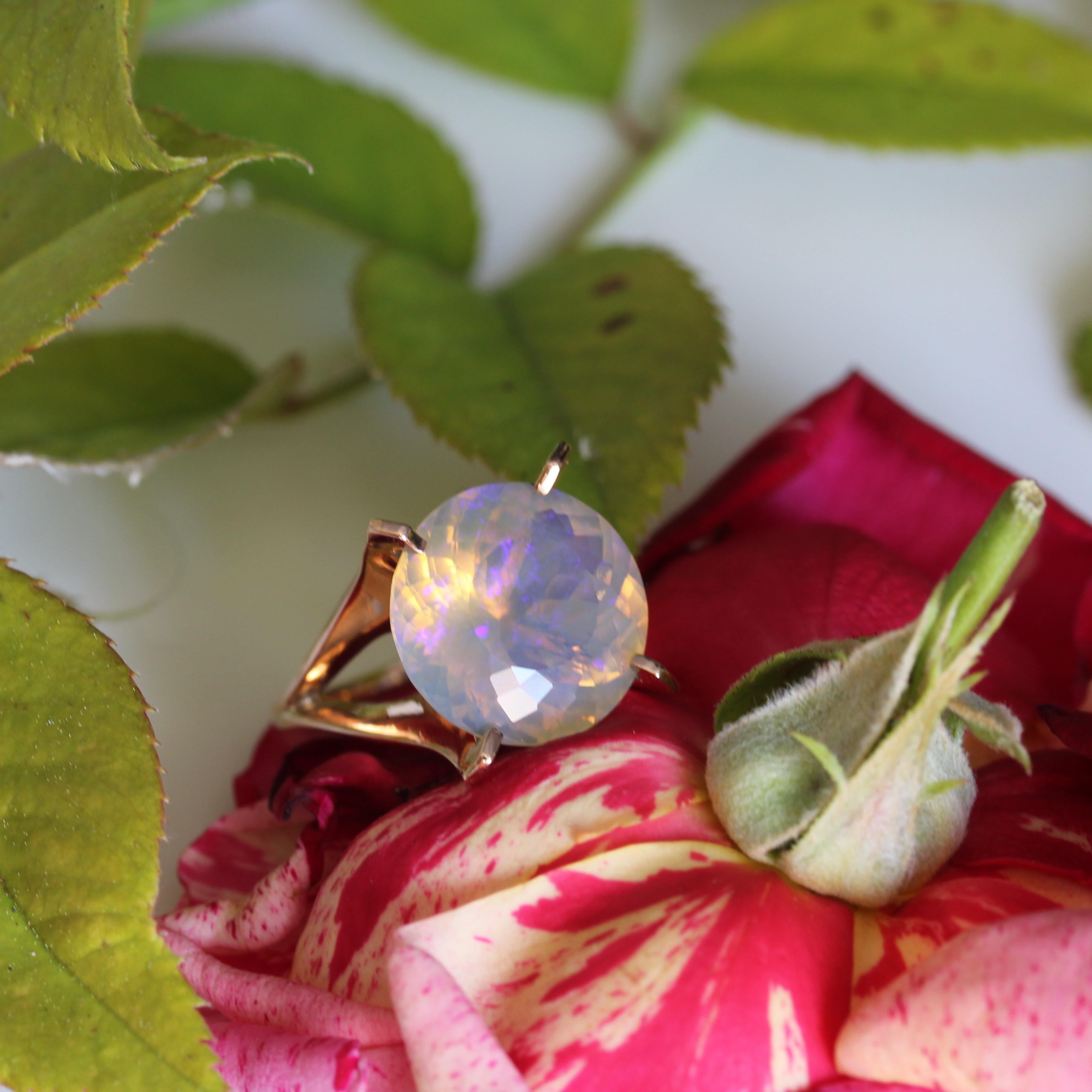 French 1960s 8.08 Carats Purple Jelly Opal 18 K Rose Gold Retro Cocktail Ring For Sale 12