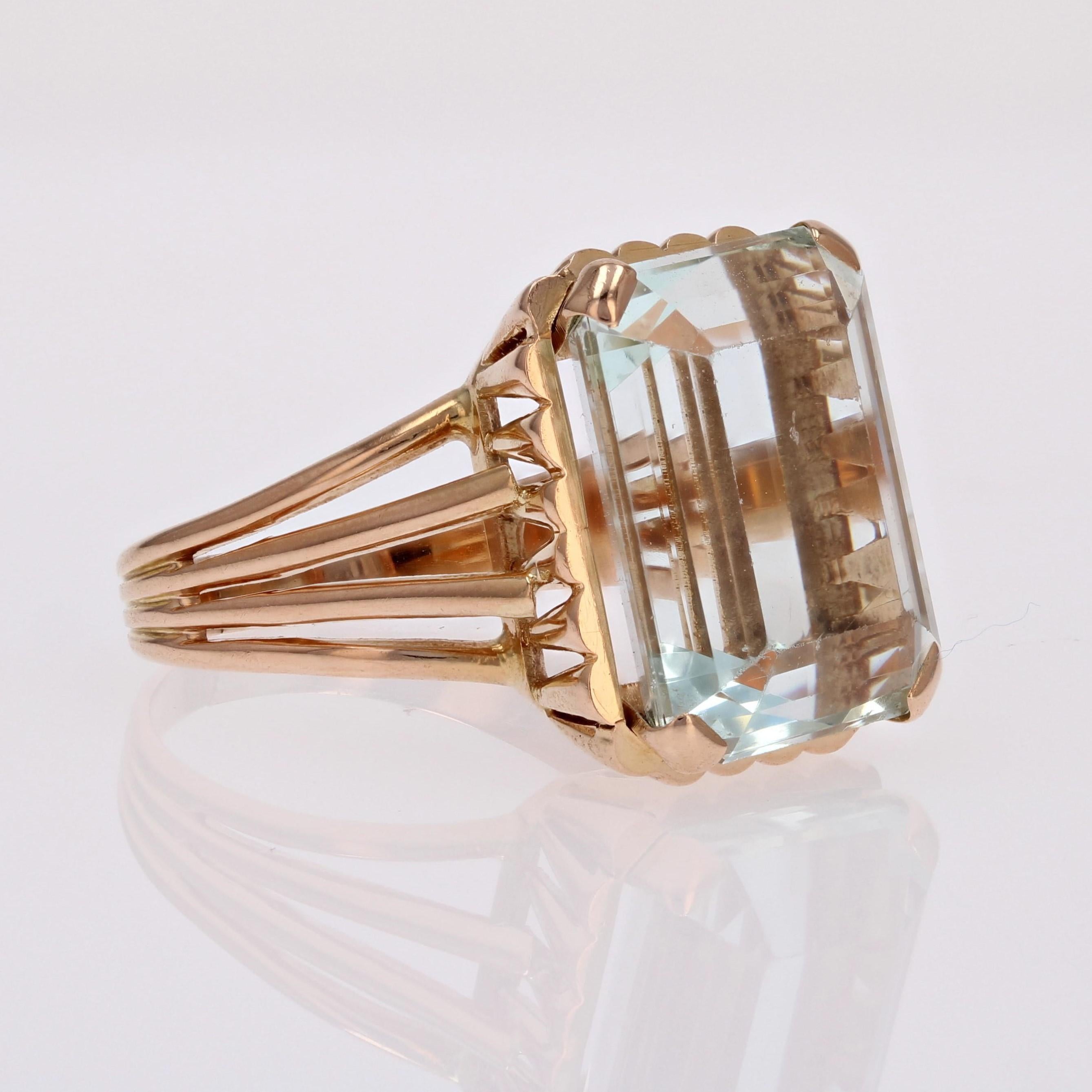 French 1960s 9.80 Carats Aquamarine 18 Karat Rose Gold Cocktail Ring For Sale 5