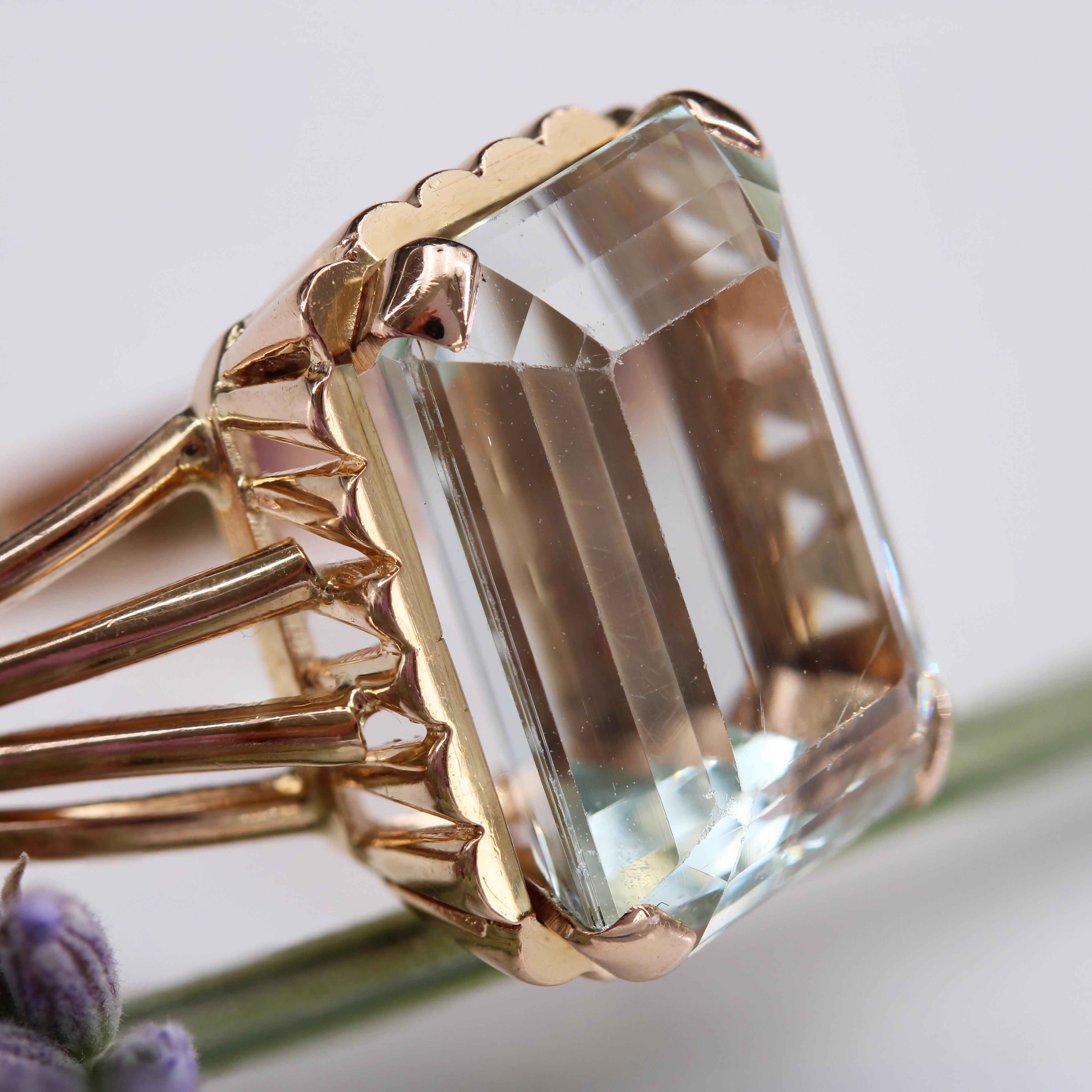 French 1960s 9.80 Carats Aquamarine 18 Karat Rose Gold Cocktail Ring For Sale 8