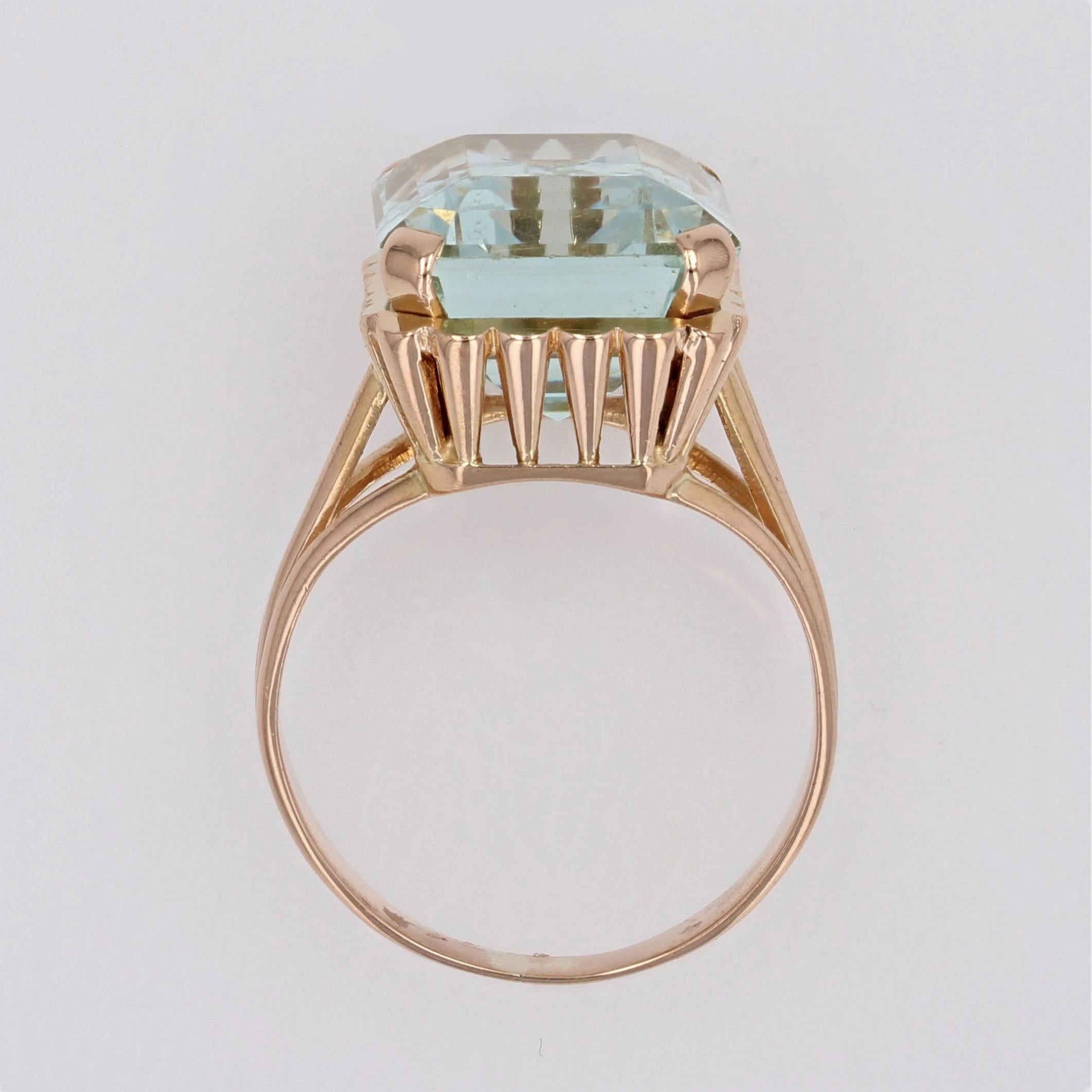 French 1960s 9.80 Carats Aquamarine 18 Karat Rose Gold Cocktail Ring For Sale 9
