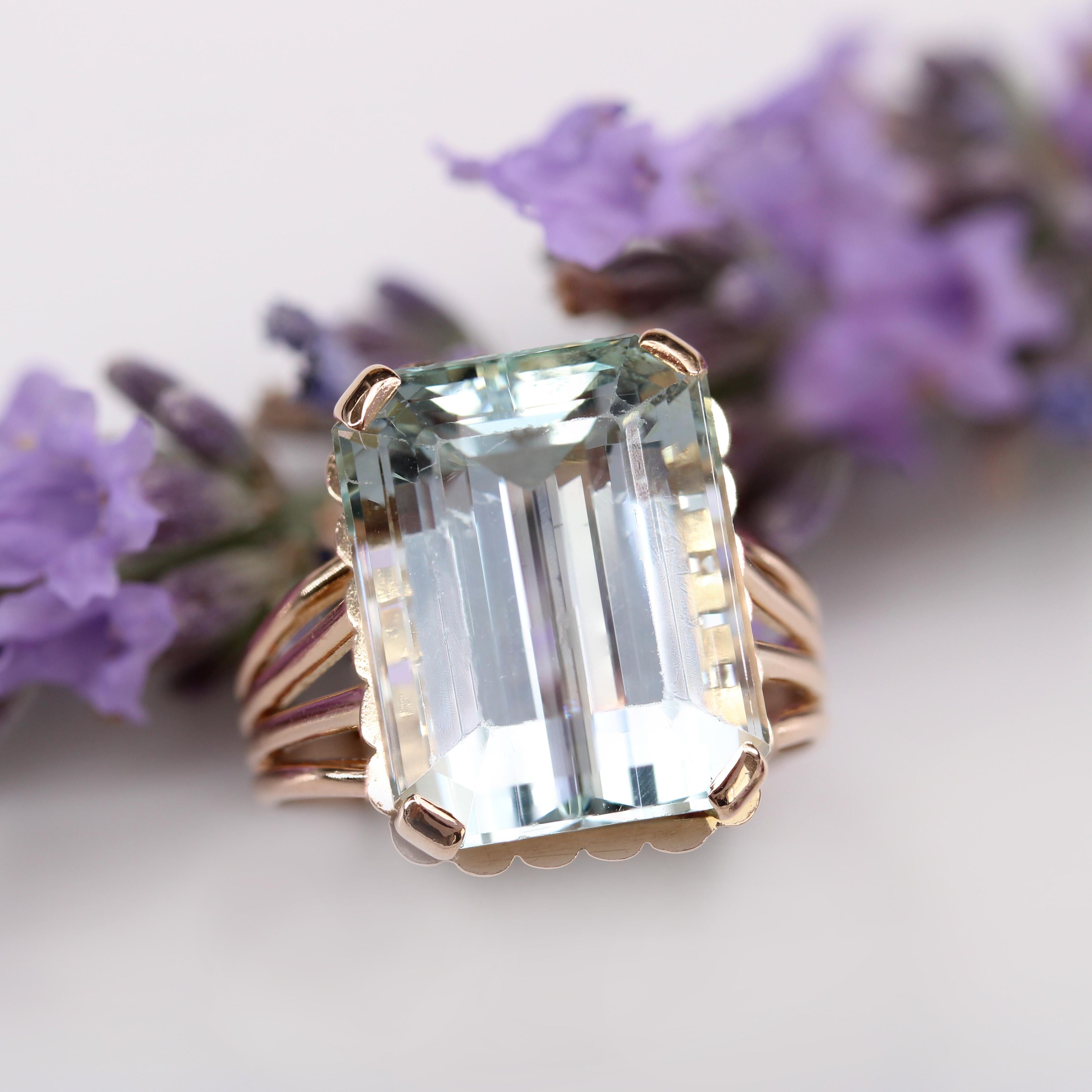 Retro French 1960s 9.80 Carats Aquamarine 18 Karat Rose Gold Cocktail Ring For Sale