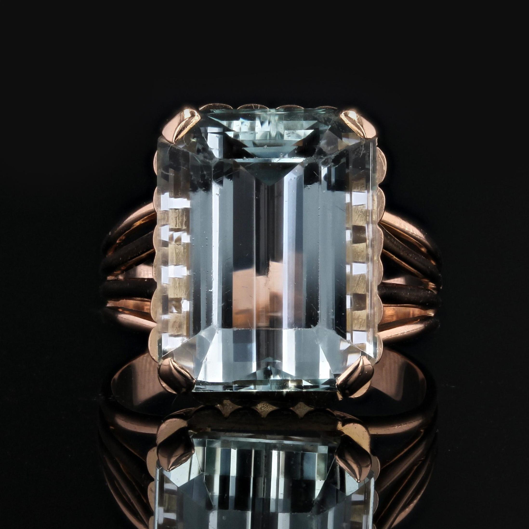 French 1960s 9.80 Carats Aquamarine 18 Karat Rose Gold Cocktail Ring In Good Condition For Sale In Poitiers, FR