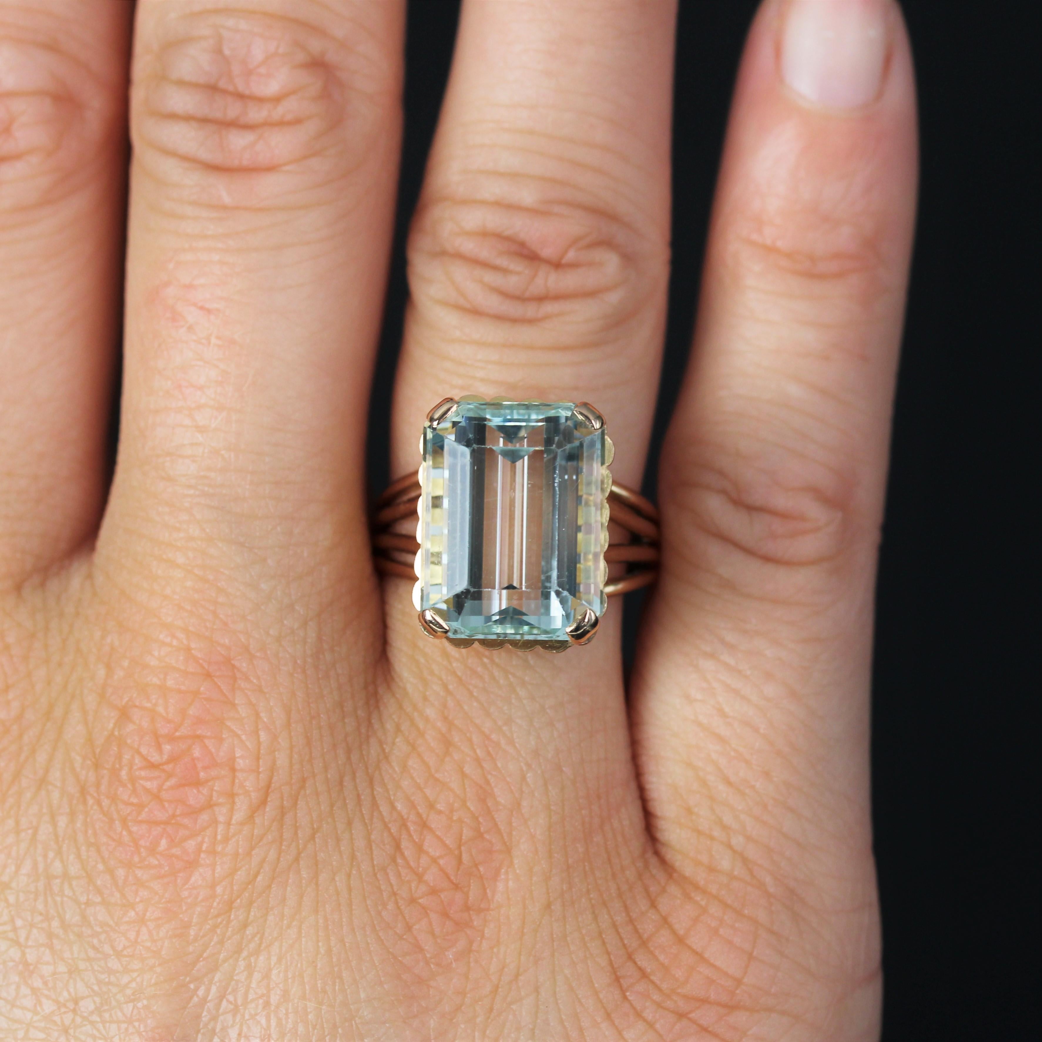Women's French 1960s 9.80 Carats Aquamarine 18 Karat Rose Gold Cocktail Ring For Sale