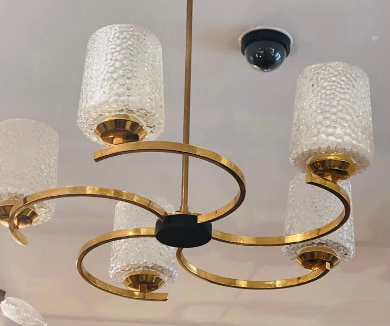 Mid-Century moderno Ciondolo in vetro dorato francese del 1960 Arlus Mid Century in vendita