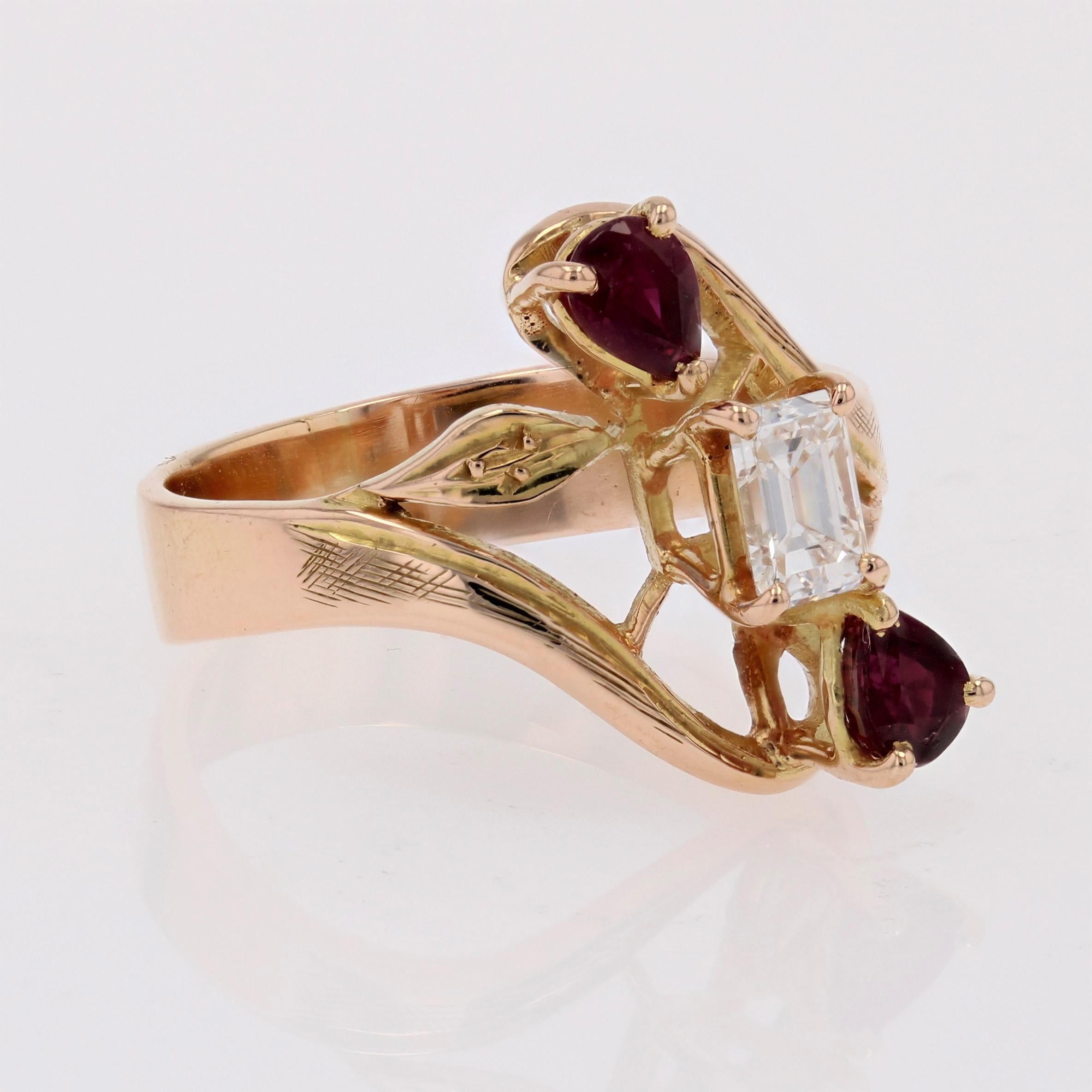 French 1960s Baguette- cut Diamond Pear- cut Ruby 18 Karat Yellow Gold Ring For Sale 4