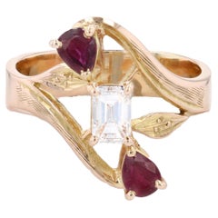 Bague française des années 1960 en or jaune 18 carats avec diamants taille baguette et rubis taille poire
