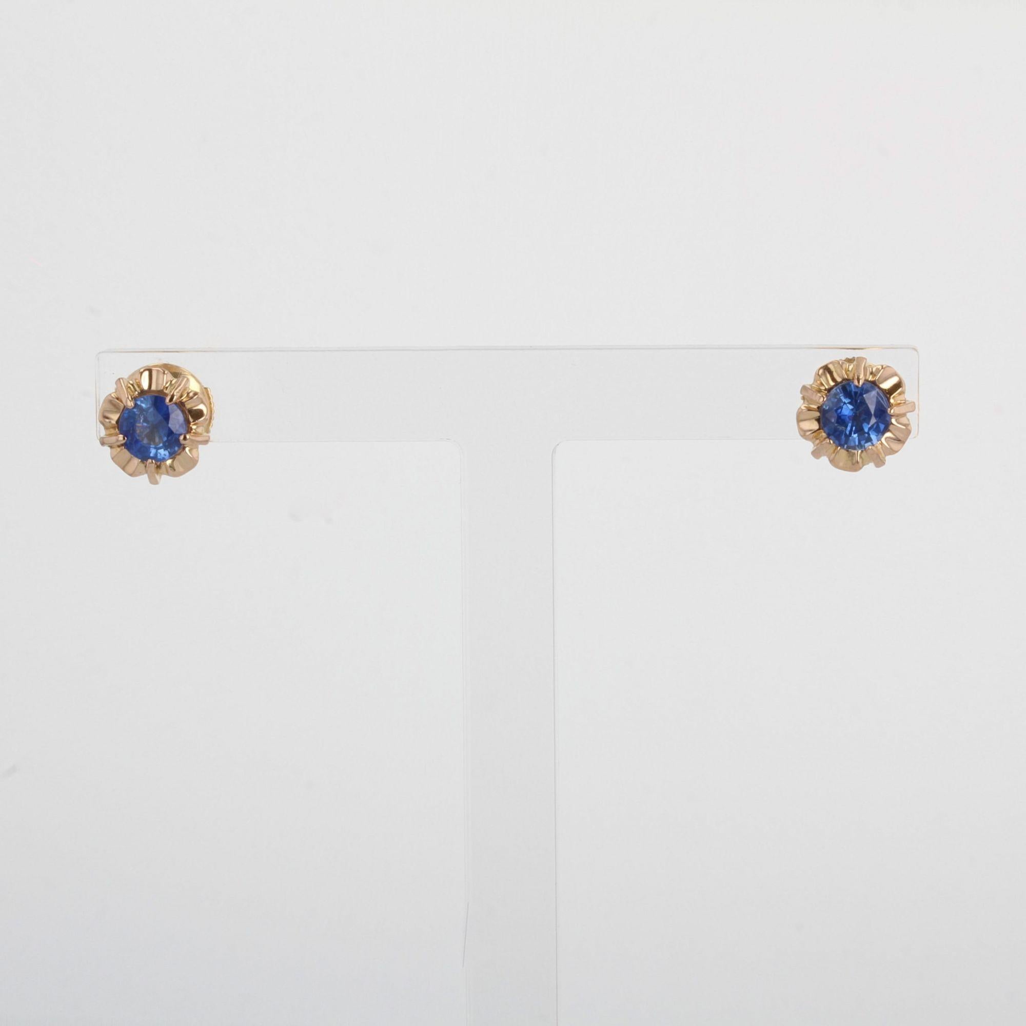 French 1960s Blue Sapphire 18 Karat Yellow Gold Retro Stud Earrings For Sale 4