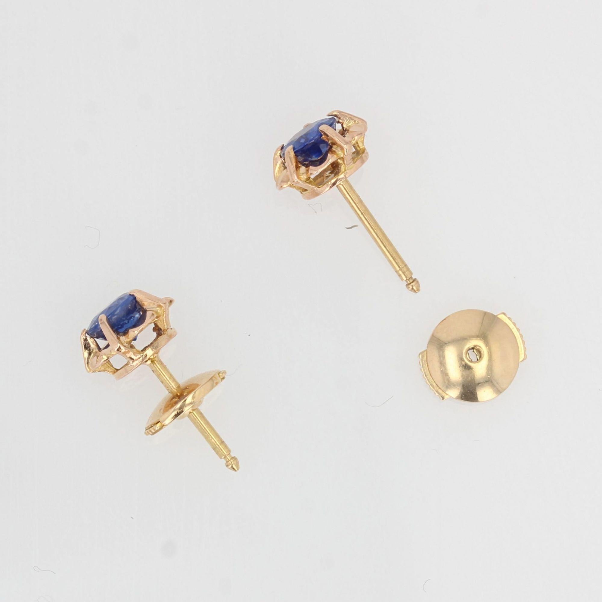 Round Cut French 1960s Blue Sapphire 18 Karat Yellow Gold Retro Stud Earrings For Sale