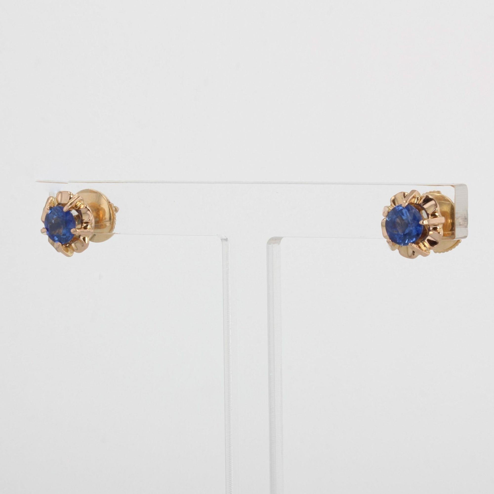 French 1960s Blue Sapphire 18 Karat Yellow Gold Retro Stud Earrings For Sale 1