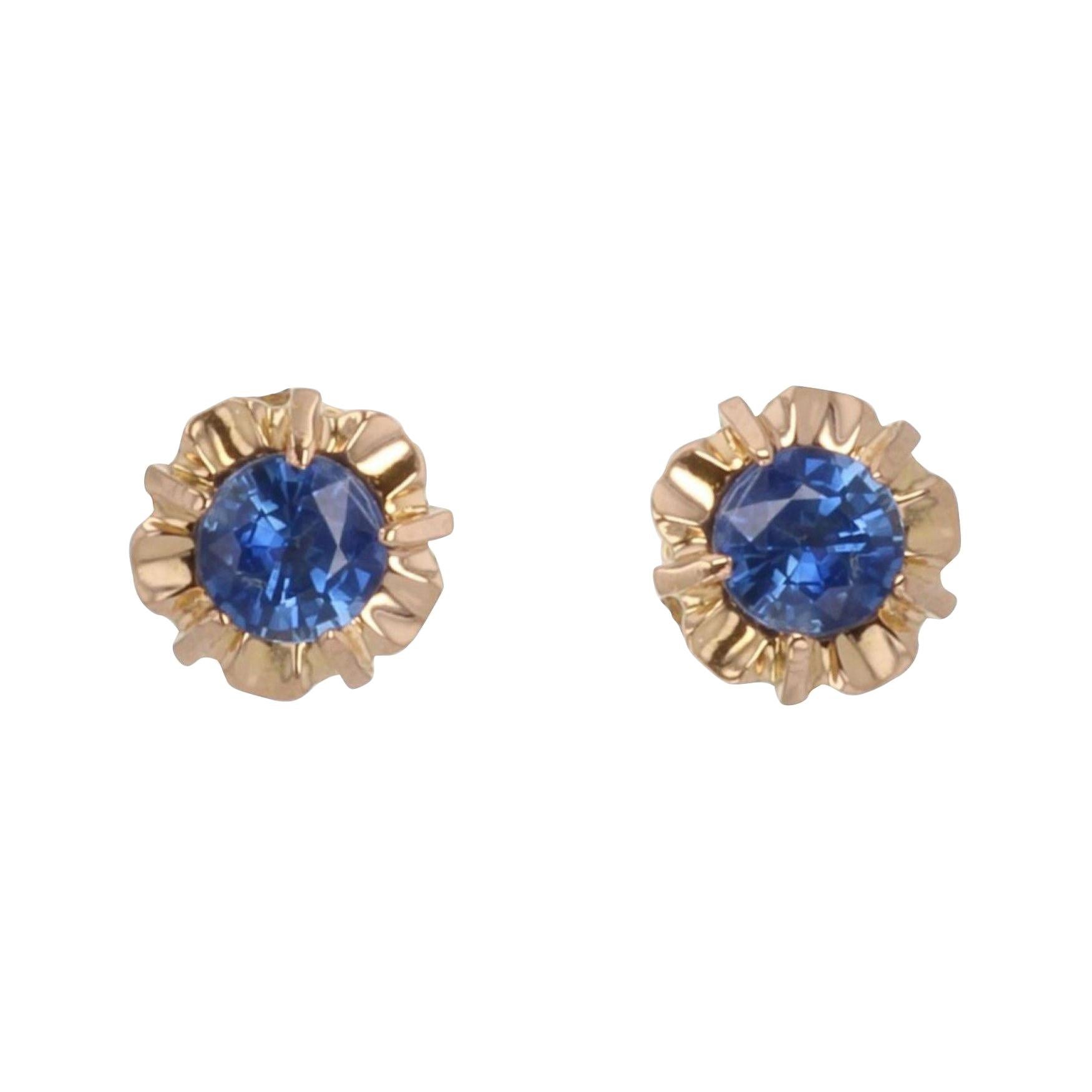 French 1960s Blue Sapphire 18 Karat Yellow Gold Retro Stud Earrings For Sale