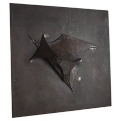 Moderniste français des années 1960 en acier bronzé en relief