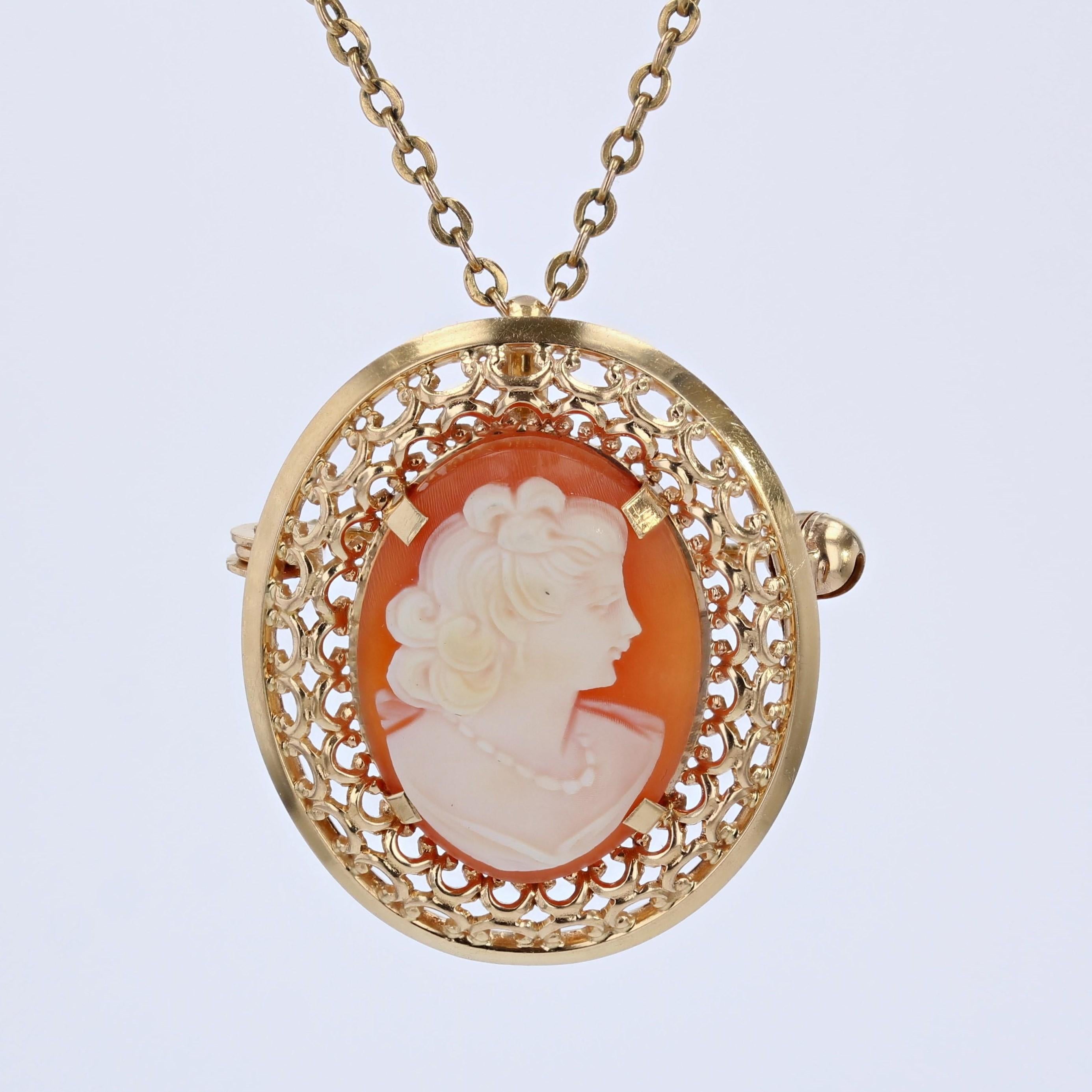 Retro French 1960s Cameo 18 Karat Yellow Gold Openwork Pendant Brooch For Sale