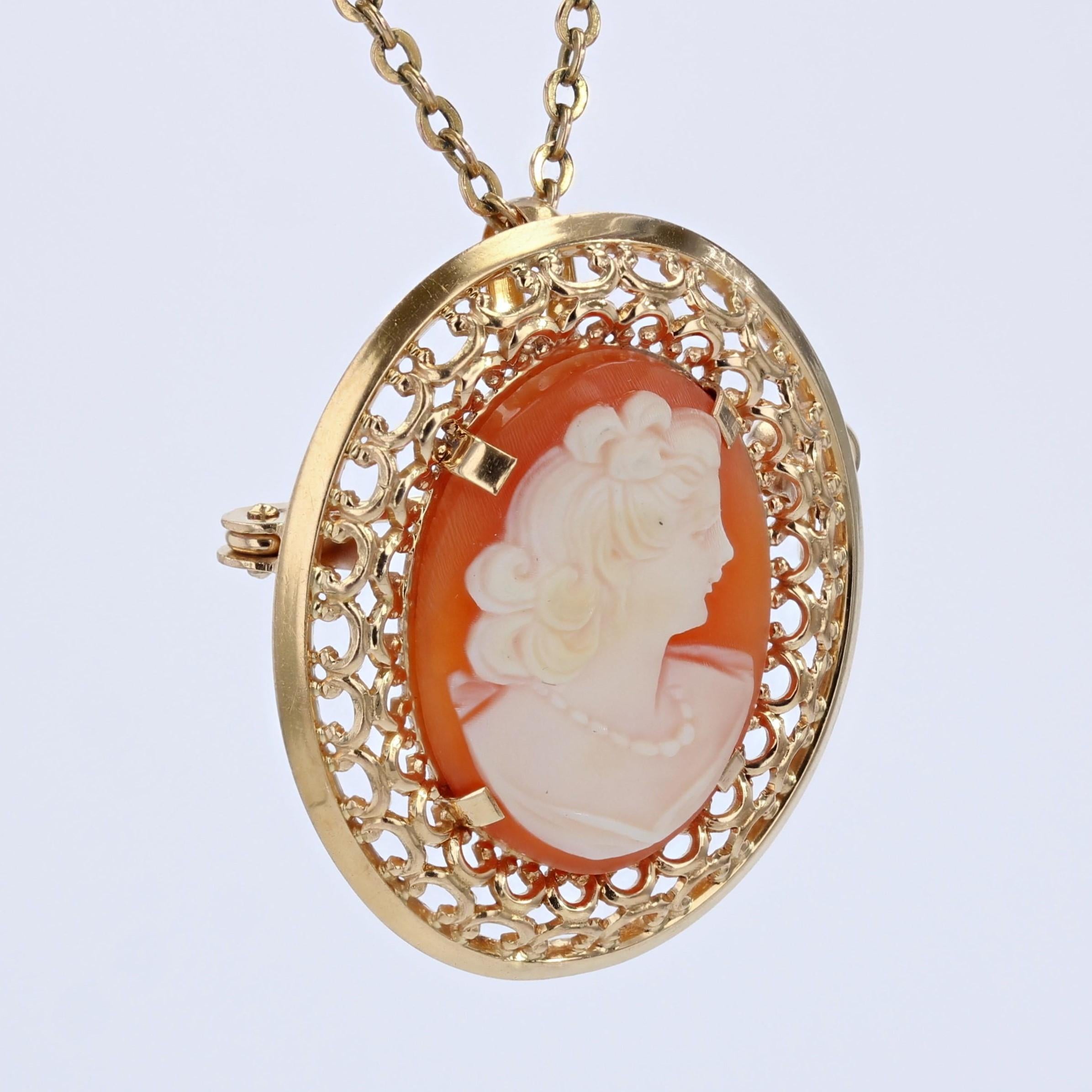 Women's French 1960s Cameo 18 Karat Yellow Gold Openwork Pendant Brooch For Sale