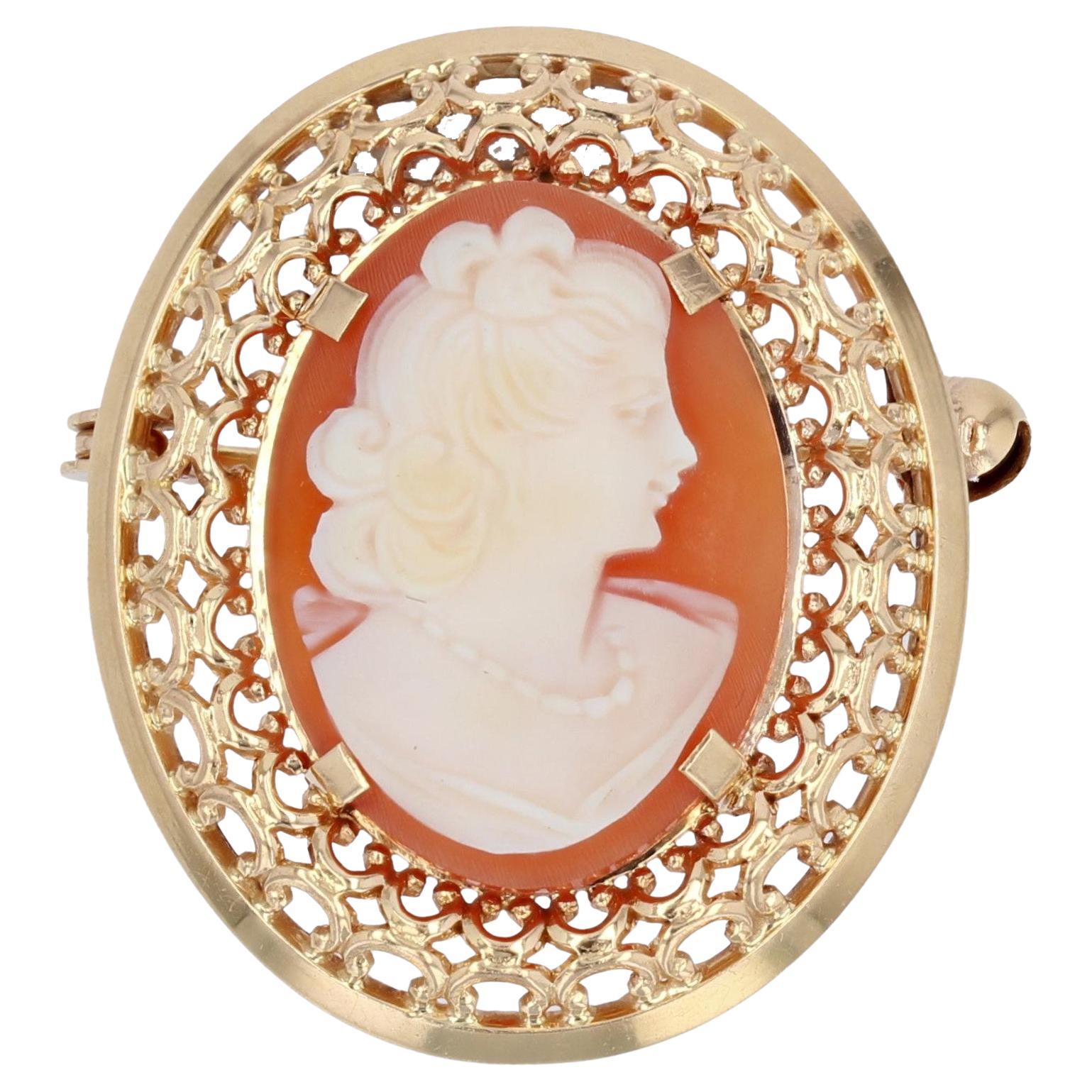 French 1960s Cameo 18 Karat Yellow Gold Openwork Pendant Brooch For Sale