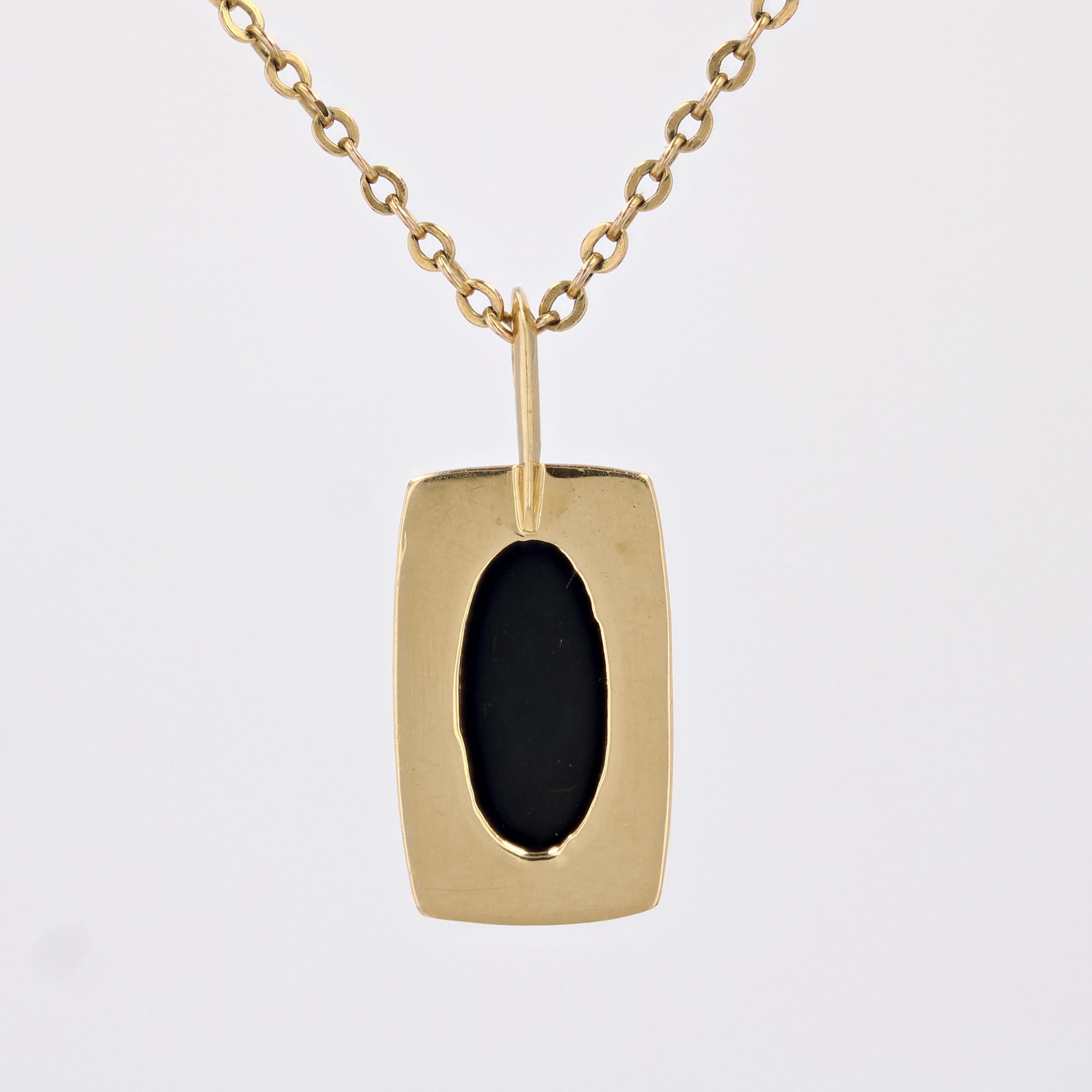 French 1960s Cameo on Onyx 18 Karat Yellow Gold Pendant In Good Condition For Sale In Poitiers, FR