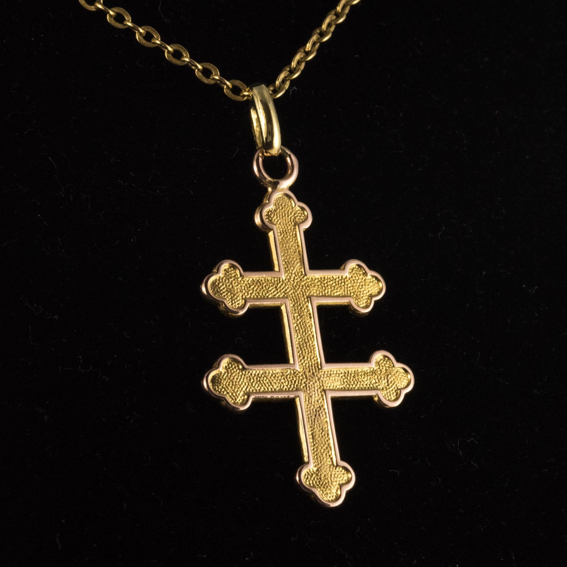 French 1960s Chiseled 18 Karat Yellow Gold Cross Lorraine Pendant In Excellent Condition In Poitiers, FR