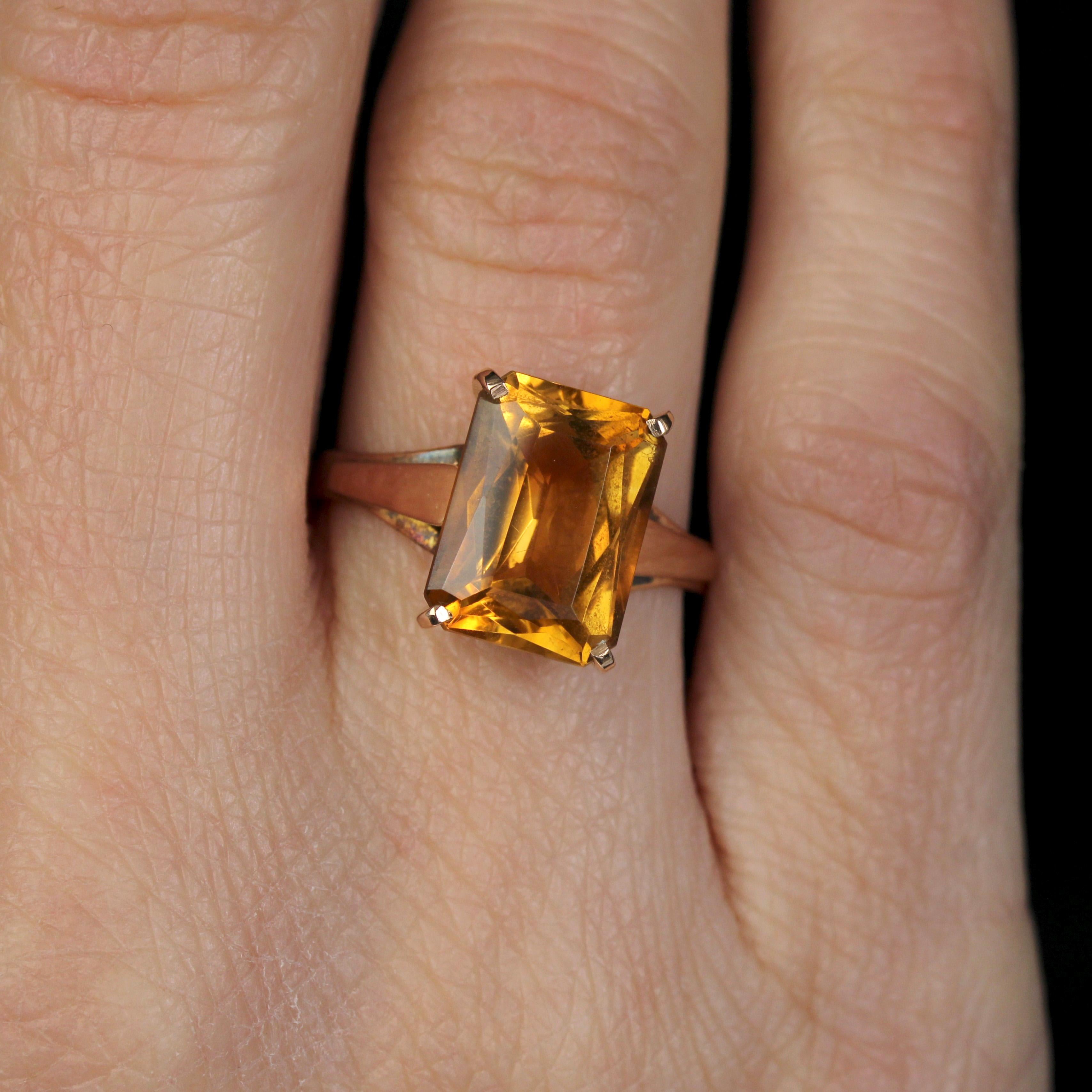 Anillo Rectangular Francés de Oro Rosa de 18 Kilates con Citrino de los Años 60 en venta 1