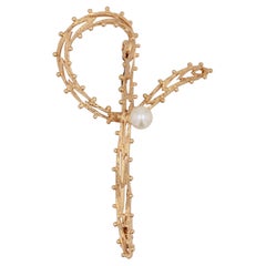 French 1960s Cultured Pearl 18 Karat Rose Gold Bow Brooch