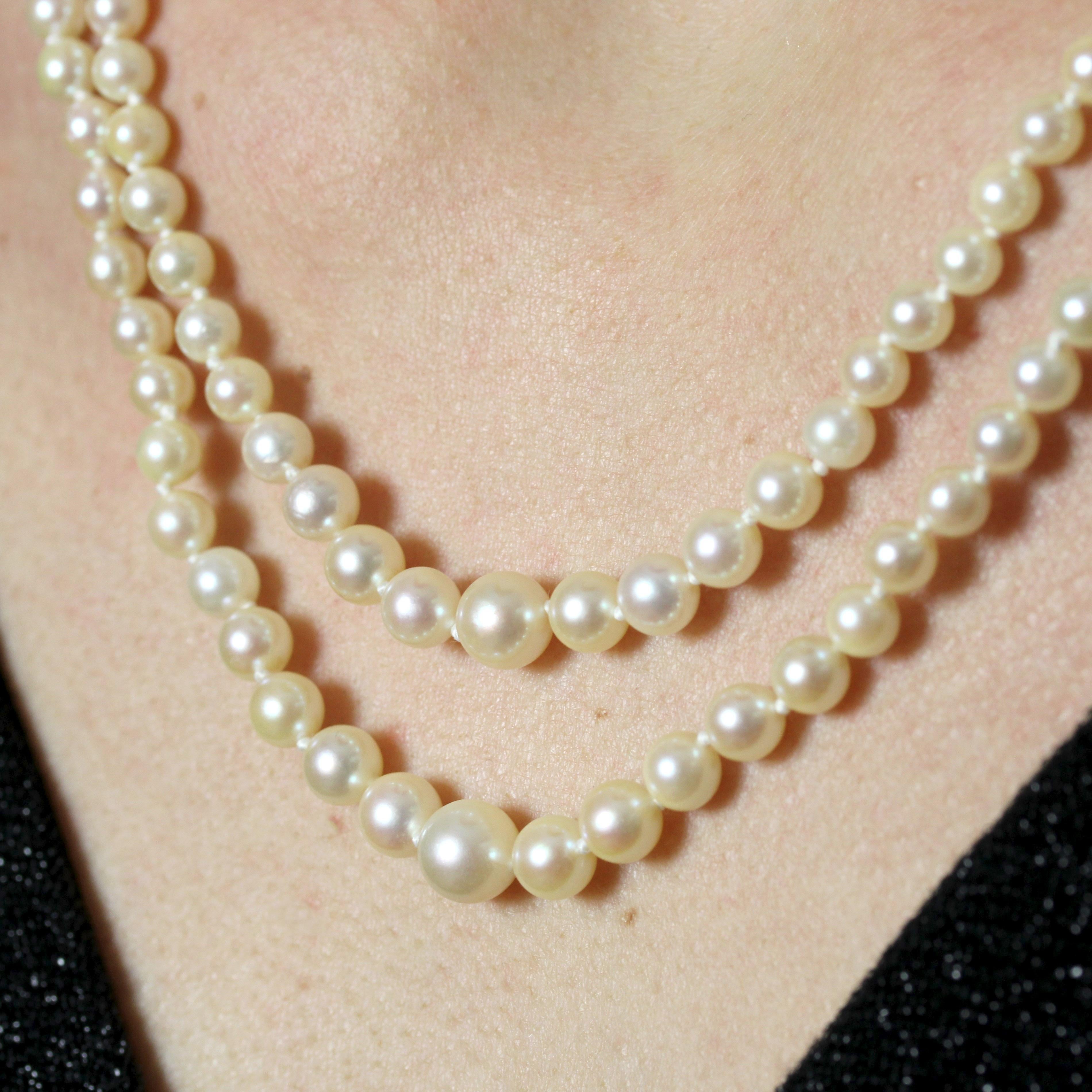 French 1960s Cultured Pearl 18 Karat Rose Gold Double Row Necklace For Sale 4