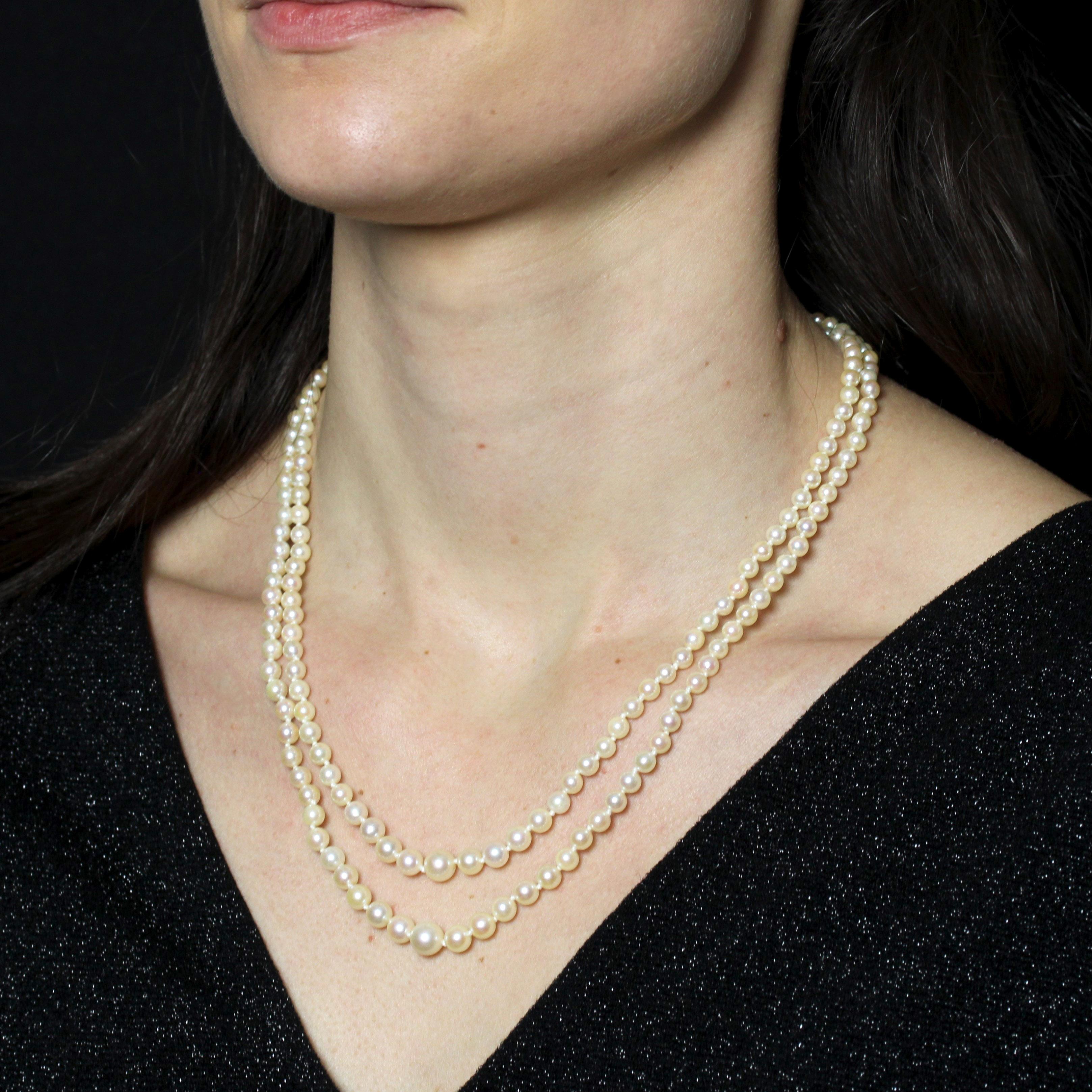 French 1960s Cultured Pearl 18 Karat Rose Gold Double Row Necklace For Sale 3