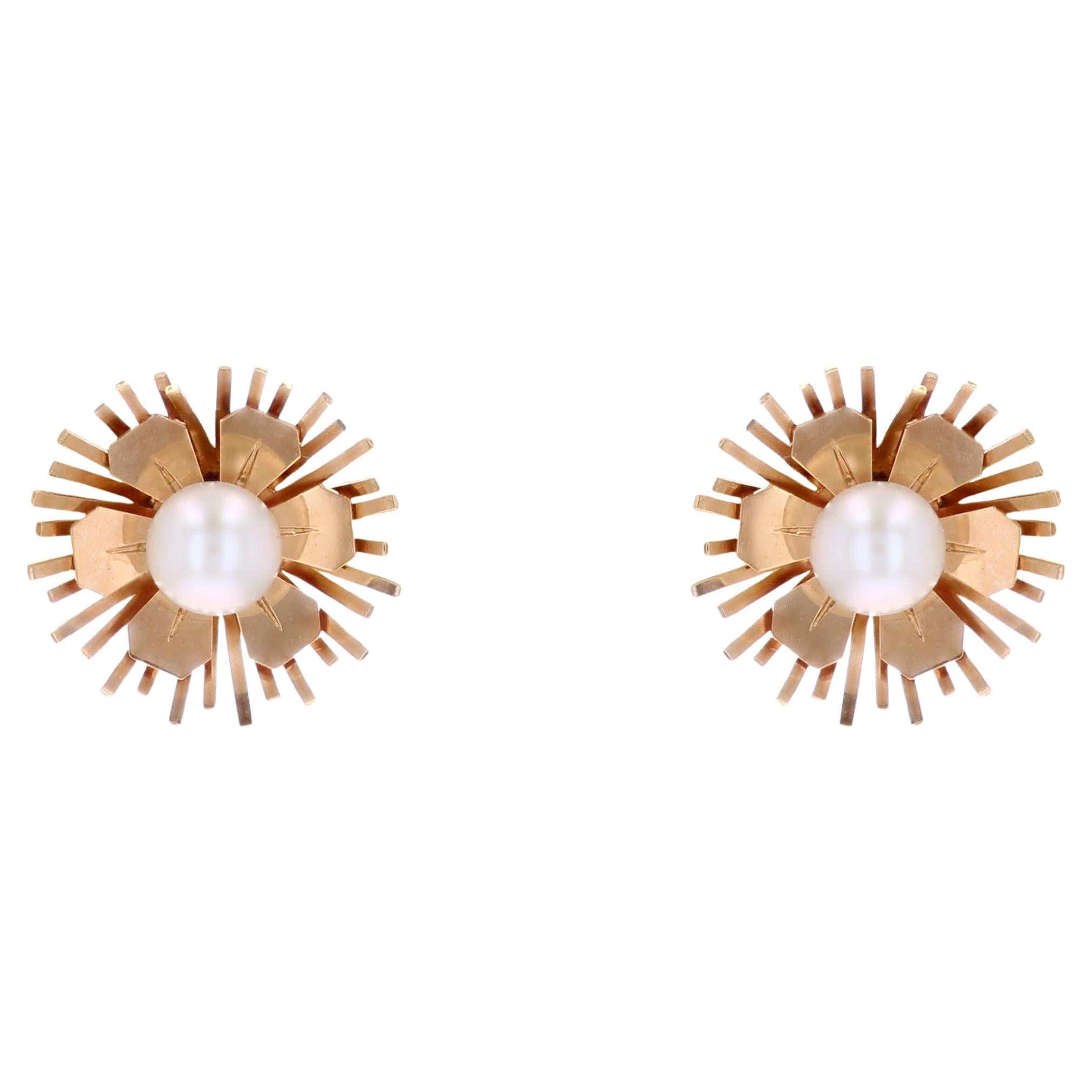 French 1960s Cultured Pearl 18 Karat Rose Gold Flower Stud Earrings For Sale