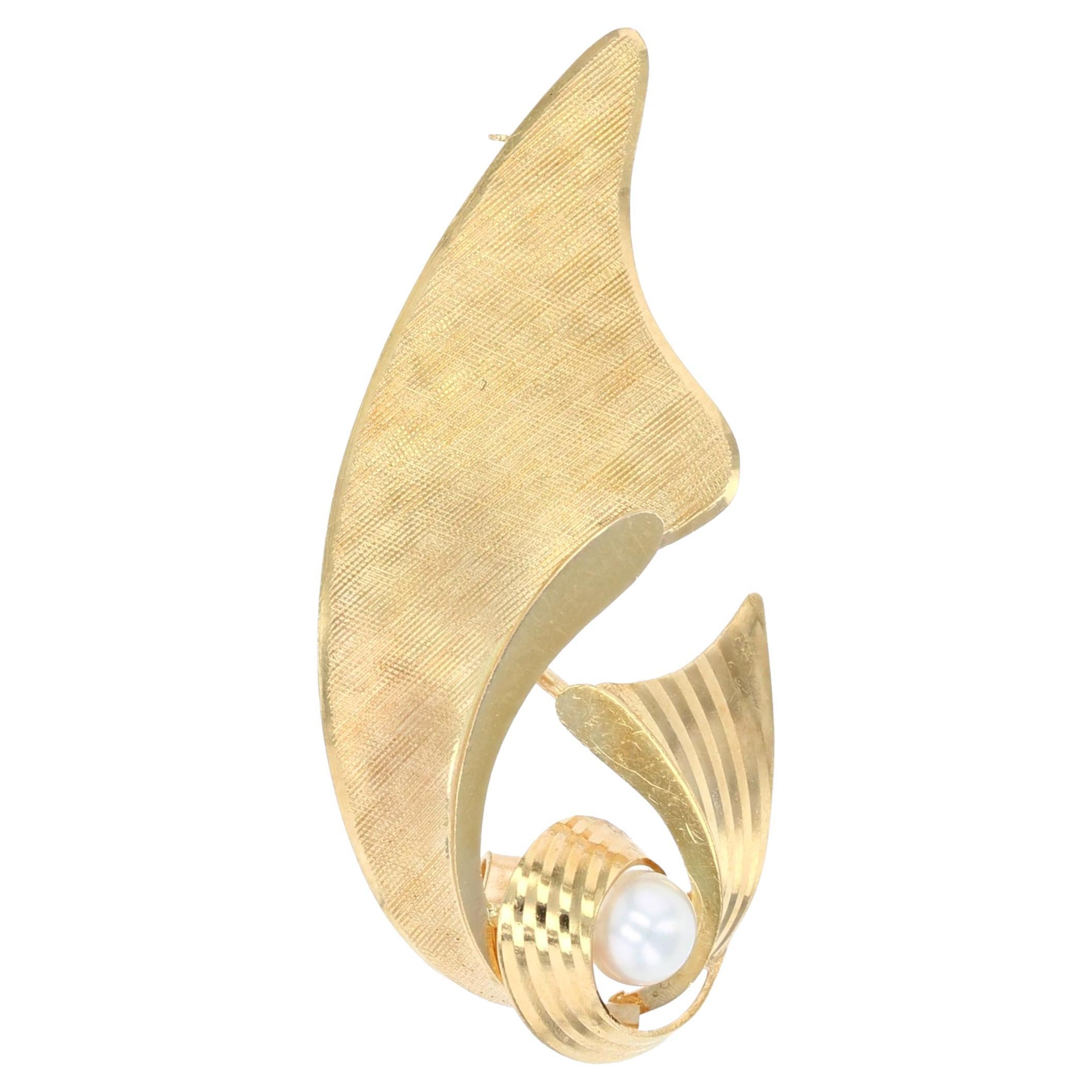 French, 1960s, Cultured Pearl 18 Karat Yellow Brushed Gold Bow Brooch